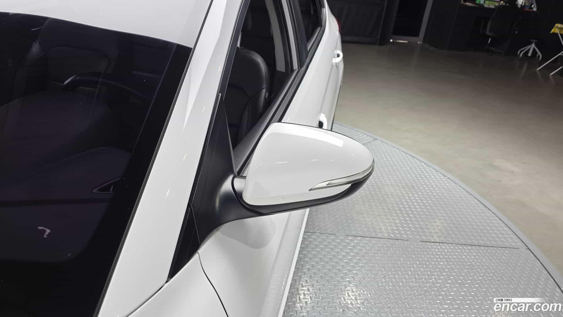 AVANTE Hyundai 2017.0-OPTION-047