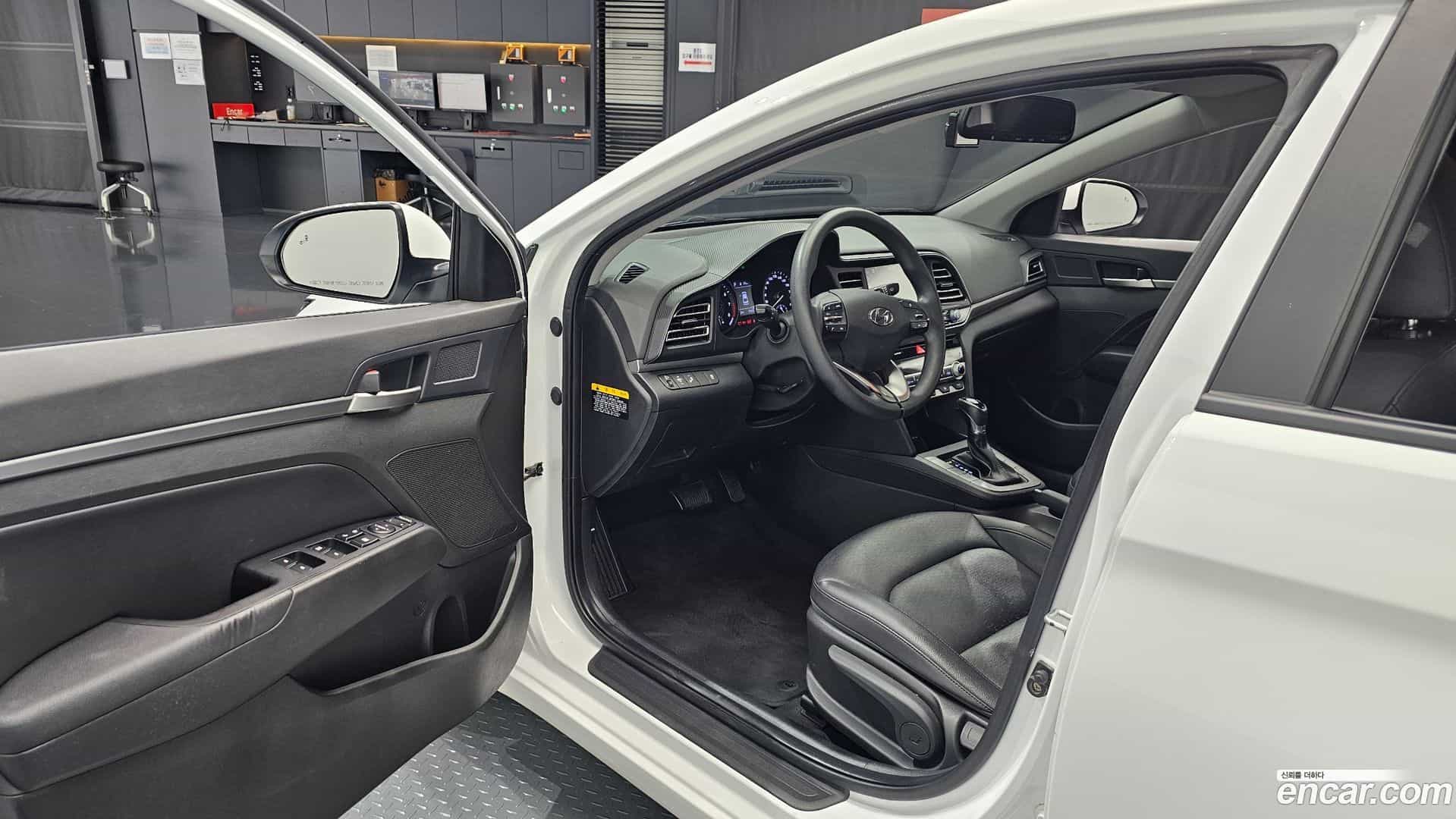 AVANTE Hyundai 2019.11-INNER-010