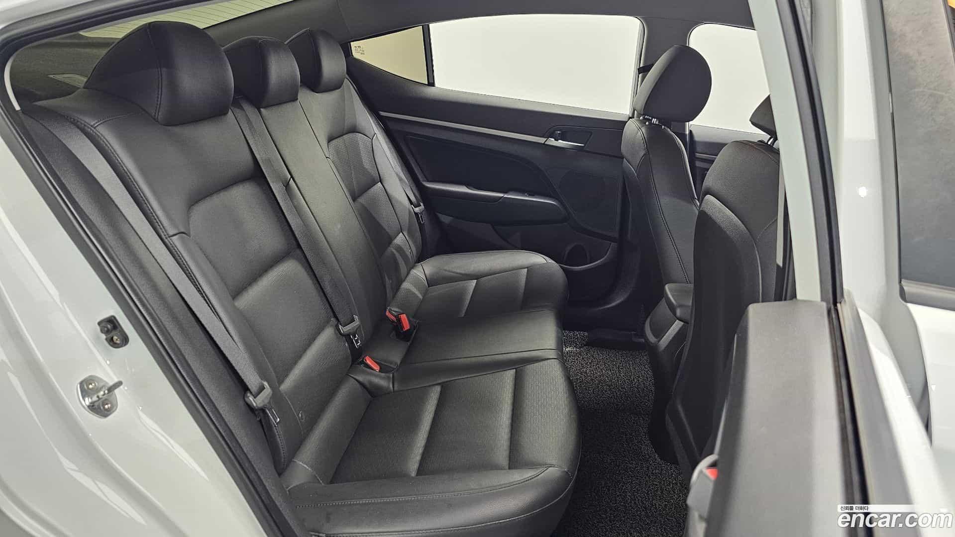 AVANTE Hyundai 2019.11-OPTION-015
