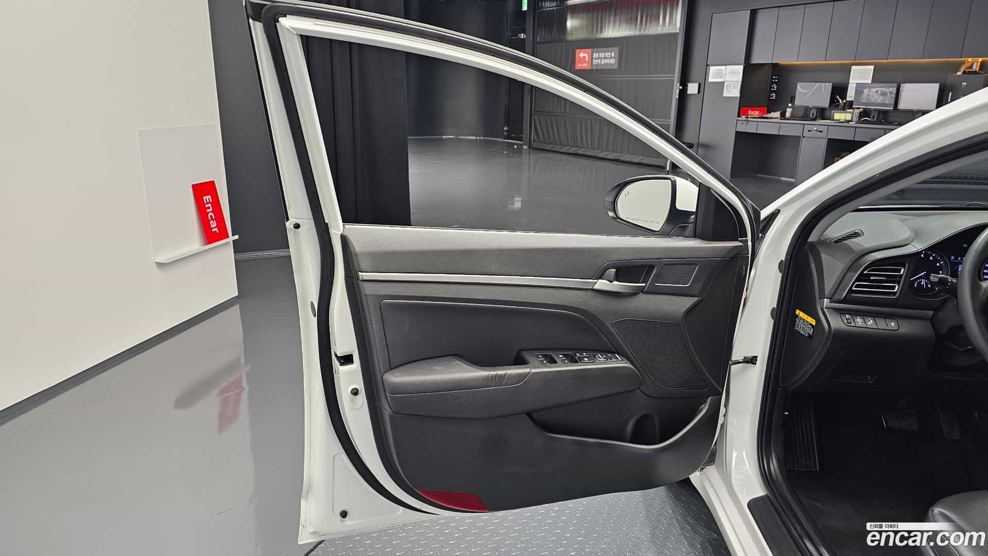 AVANTE Hyundai 2019.11-INNER-034