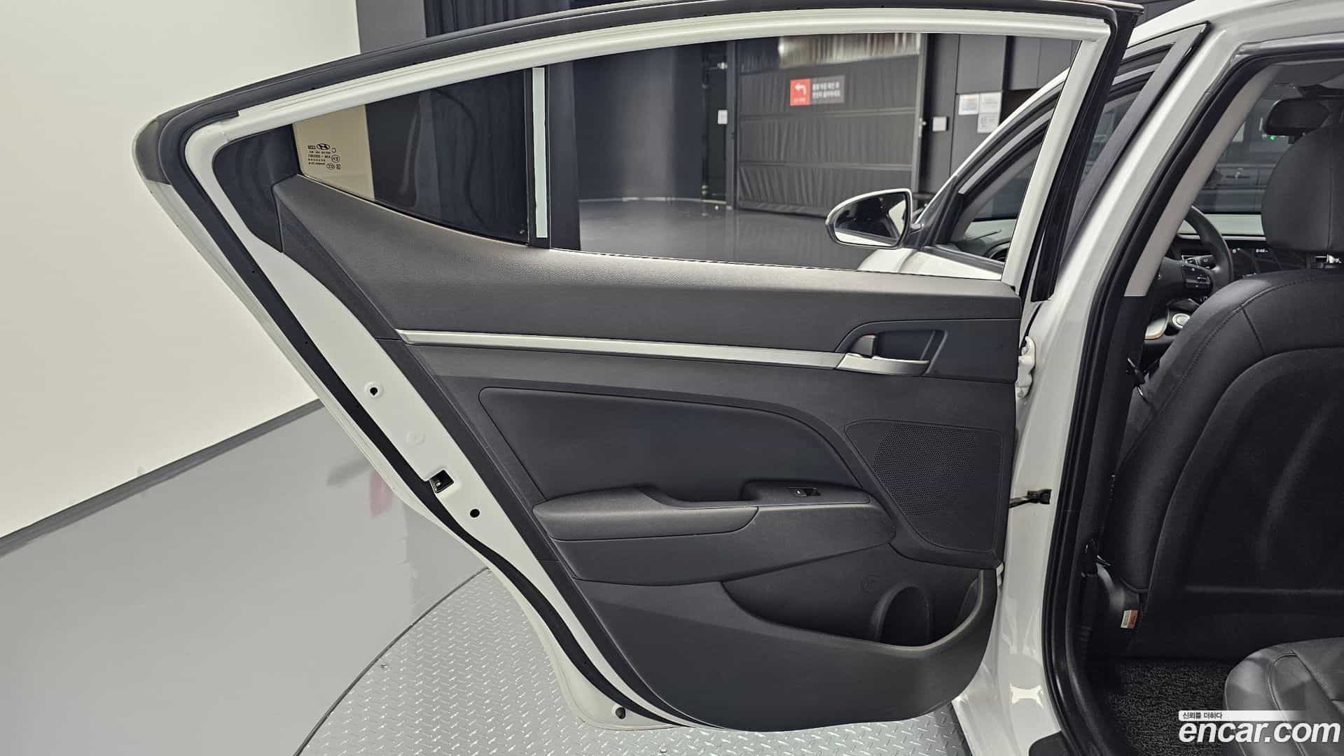 AVANTE Hyundai 2019.11-INNER-035