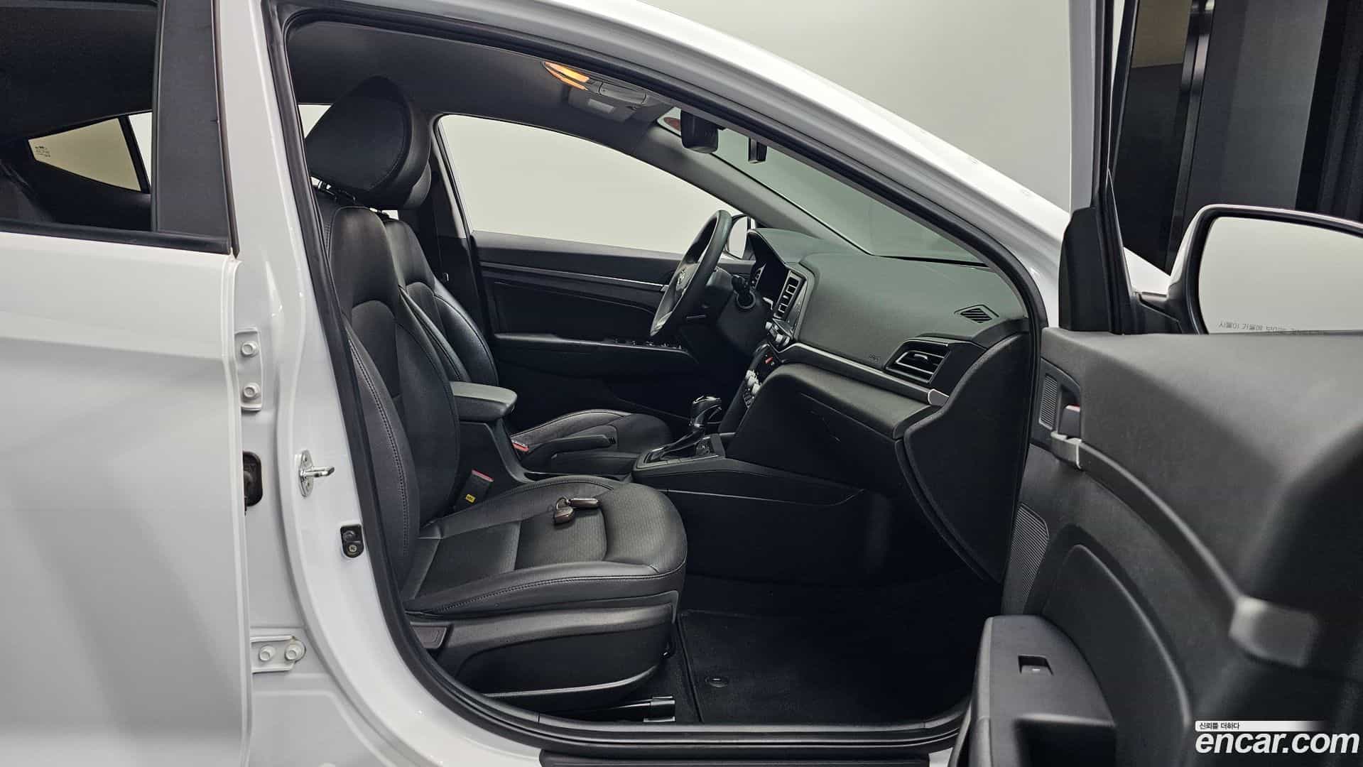 AVANTE Hyundai 2019.11-INNER-036