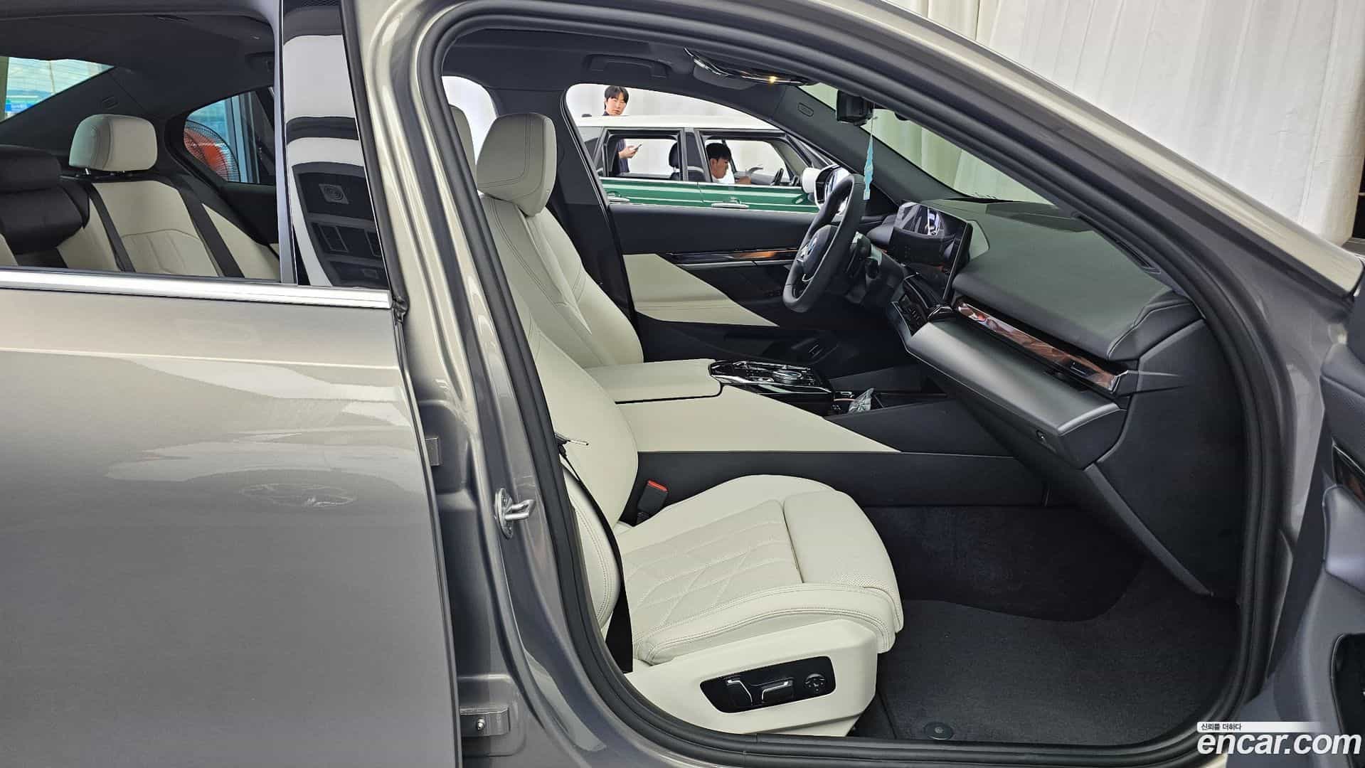 5-Series BMW 2025.8-OPTION-015