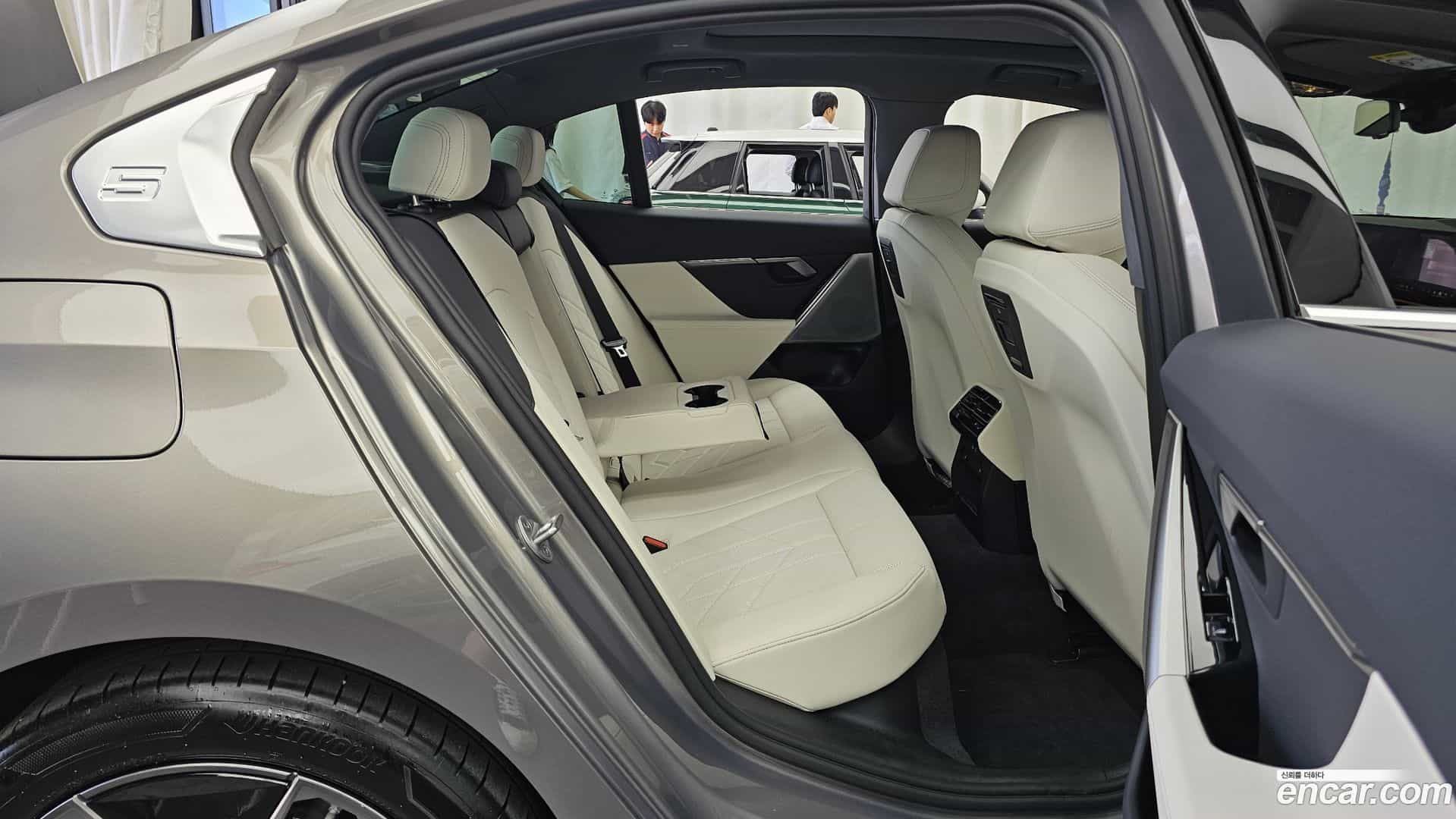 5-Series BMW 2025.8-OPTION-016