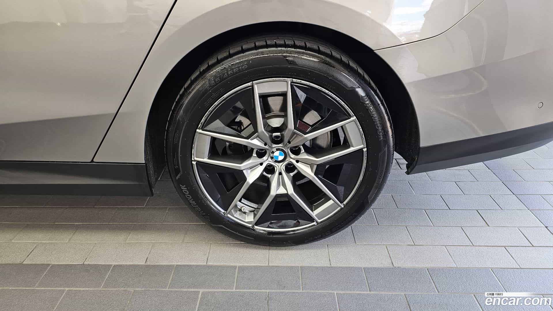 5-Series BMW 2025.8-OUTER-031