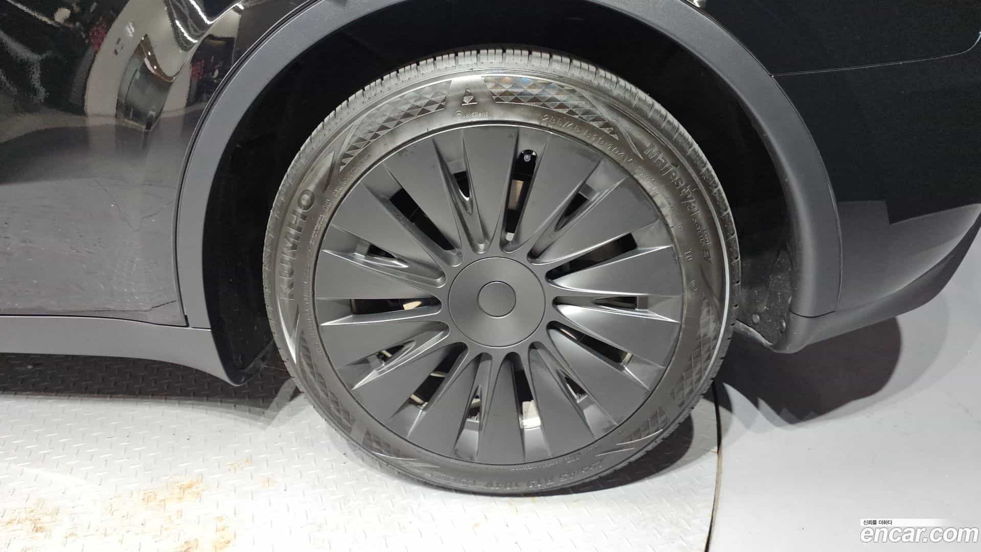 Model Y Tesla 2023.8-OUTER-031
