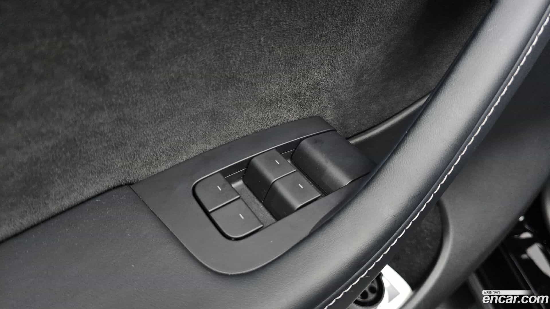 Model Y Tesla 2023.8-OPTION-041