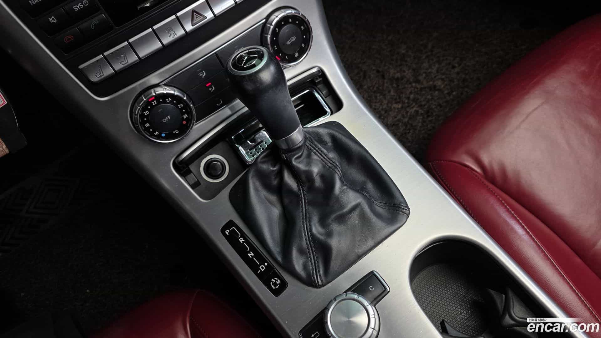 SLK-Class Mercedes-Benz 2013.8-INNER-009