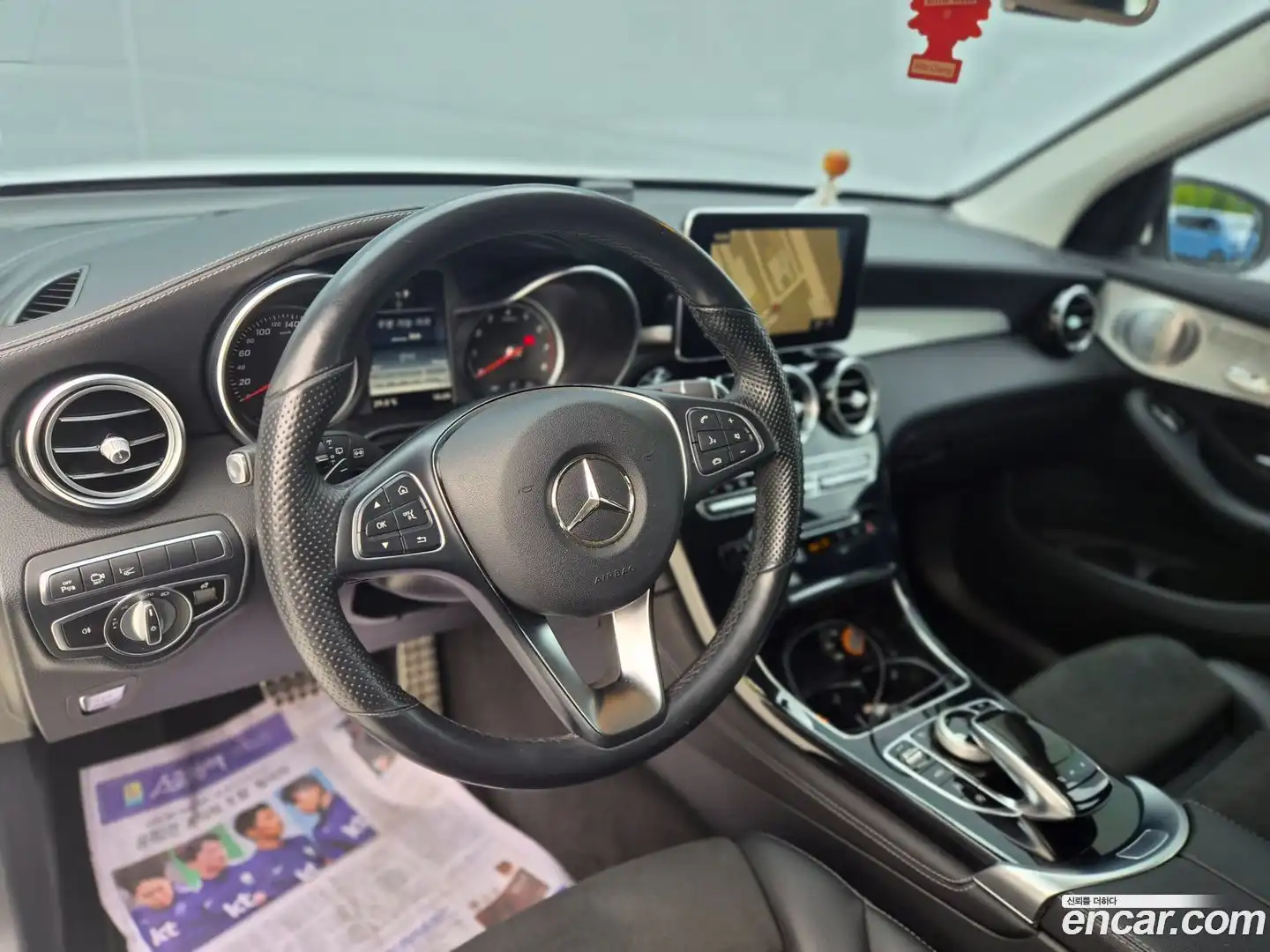 GLC-Class Mercedes-Benz 2019.10-INNER-009