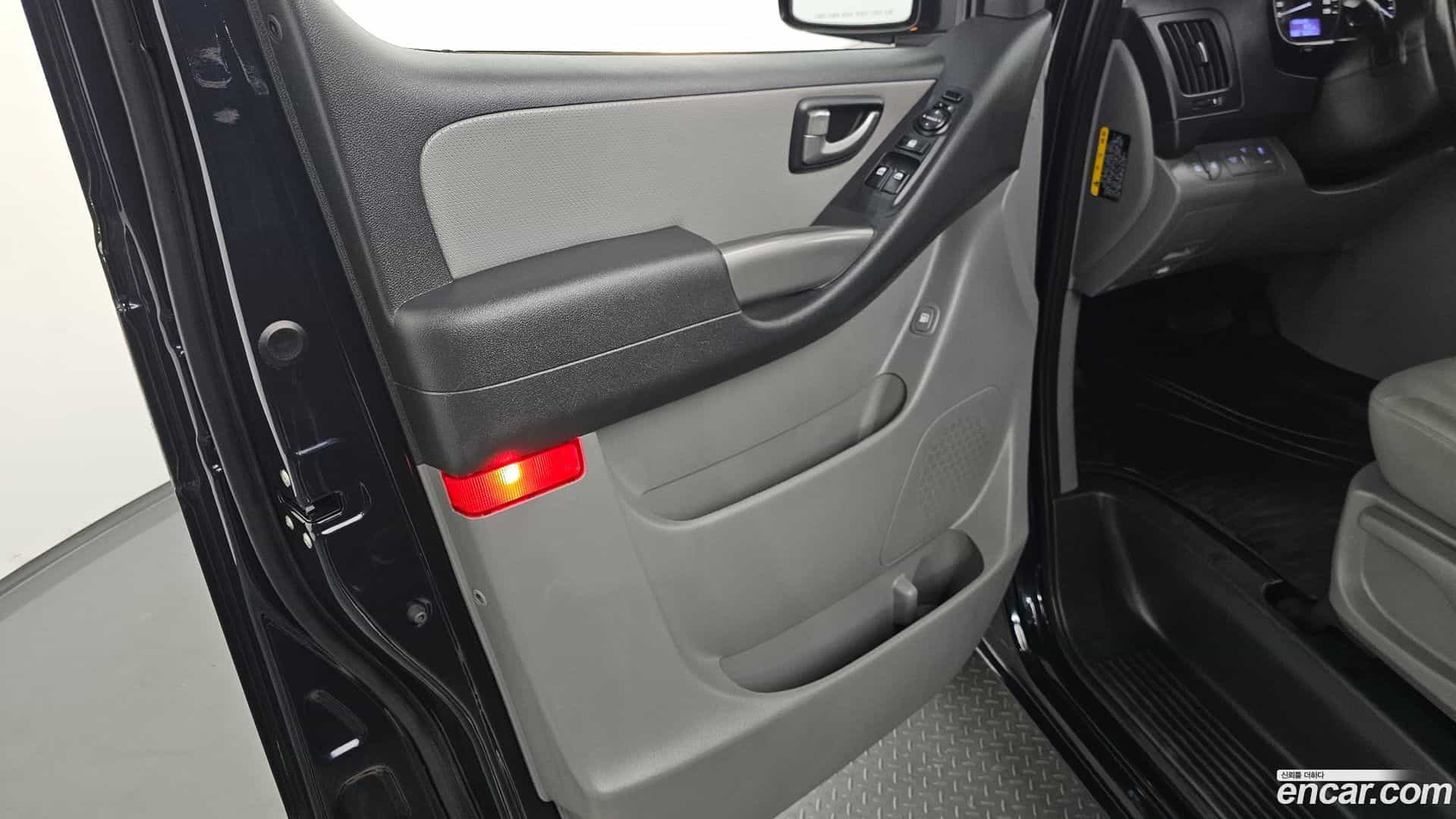 Starex Hyundai 2020.11-INNER-035