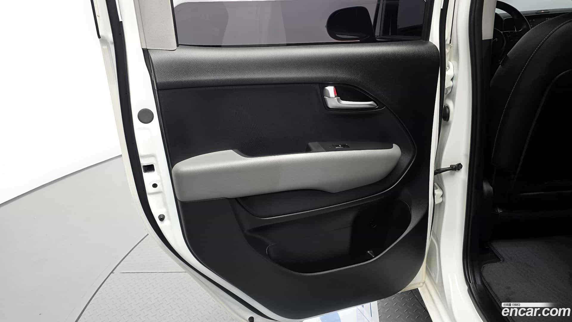 RAY Kia 2024.1-INNER-035