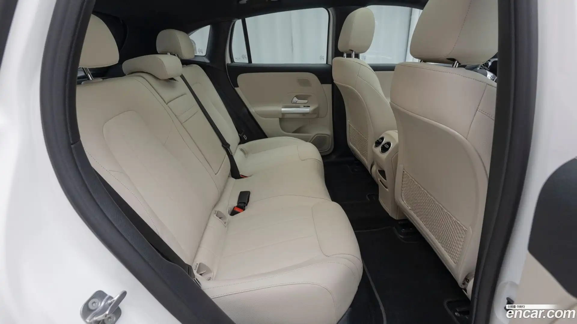 EQA Mercedes-Benz 2025.9-INNER-010