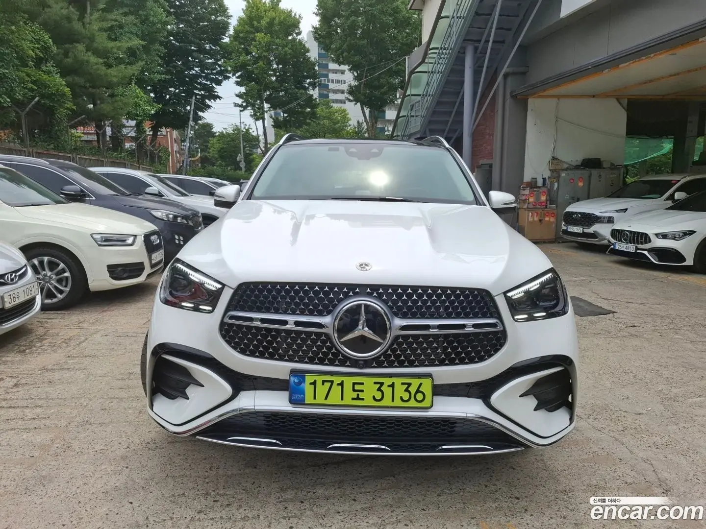 Main__Slider__Photo:GLE-Class Mercedes-Benz 2025.4-0