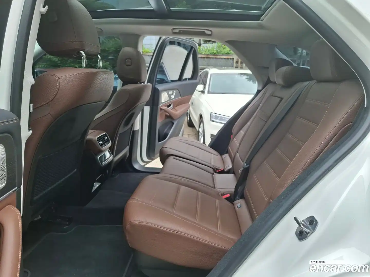 GLE-Class Mercedes-Benz 2025.4-INNER-008