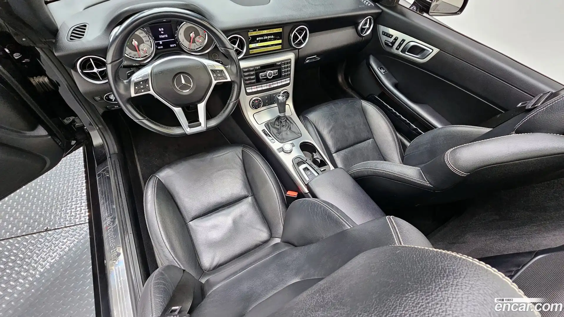 SLK-Class Mercedes-Benz 2012.4-INNER-007