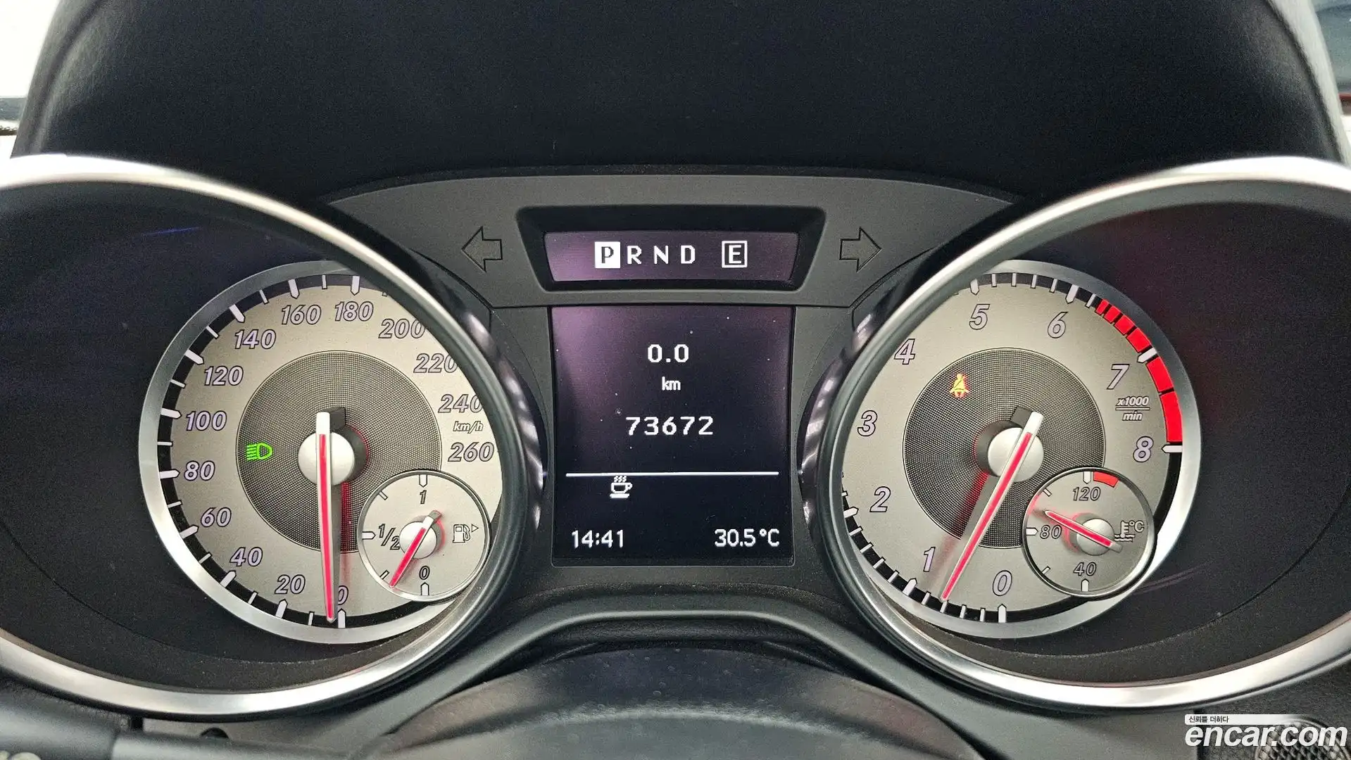 SLK-Class Mercedes-Benz 2012.4-INNER-008