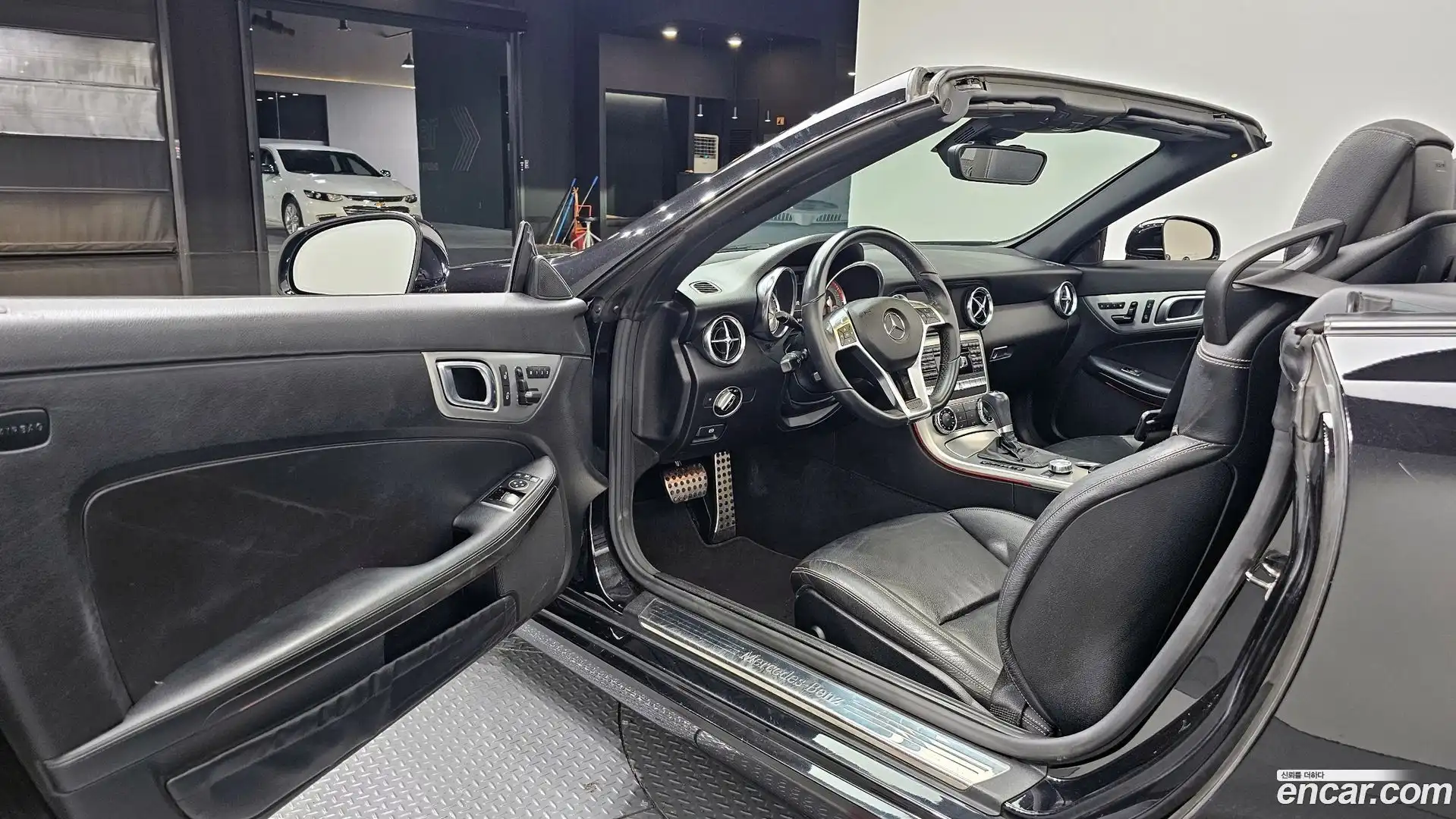 SLK-Class Mercedes-Benz 2012.4-INNER-010