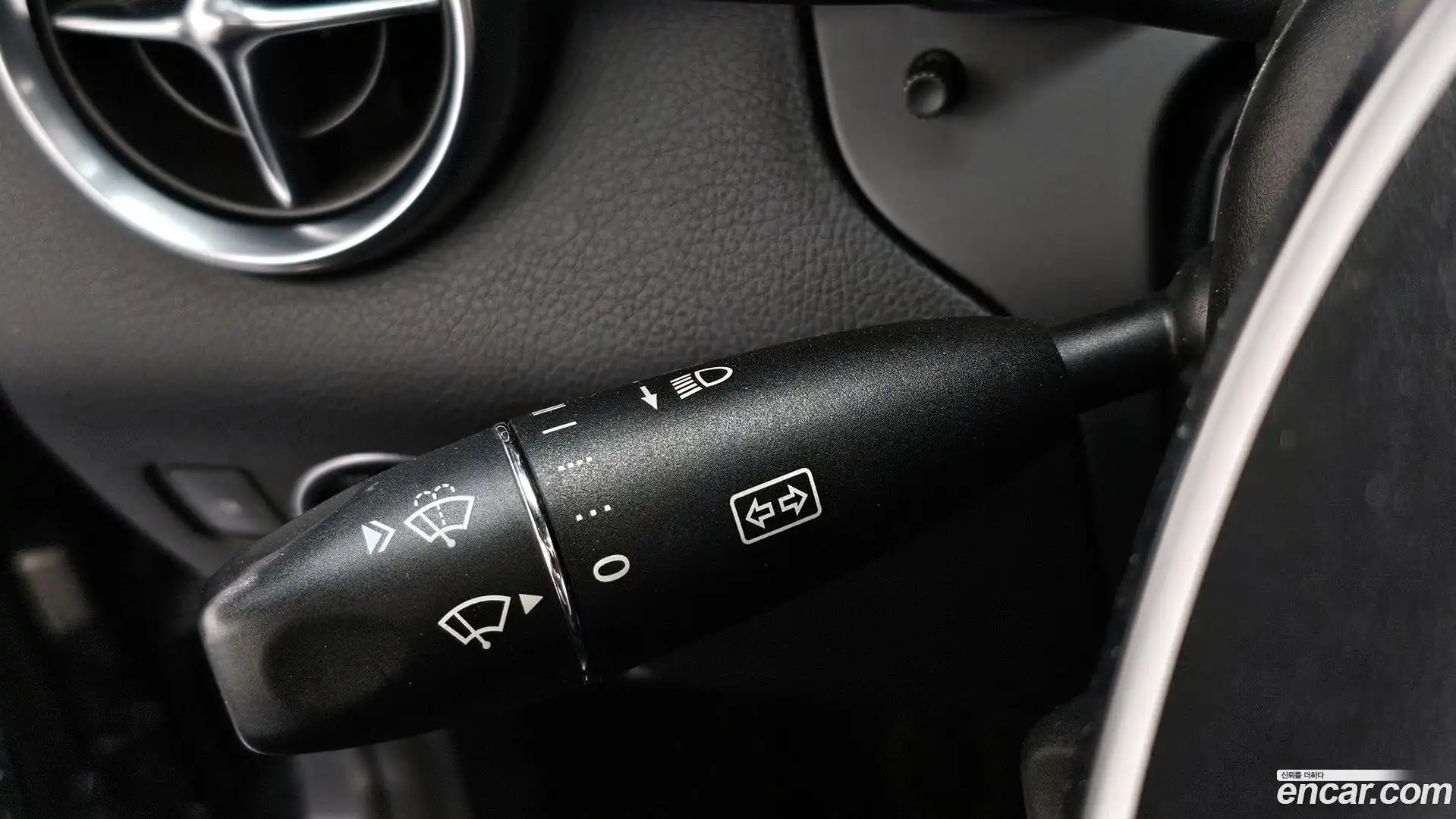 SLK-Class Mercedes-Benz 2012.4-OPTION-019