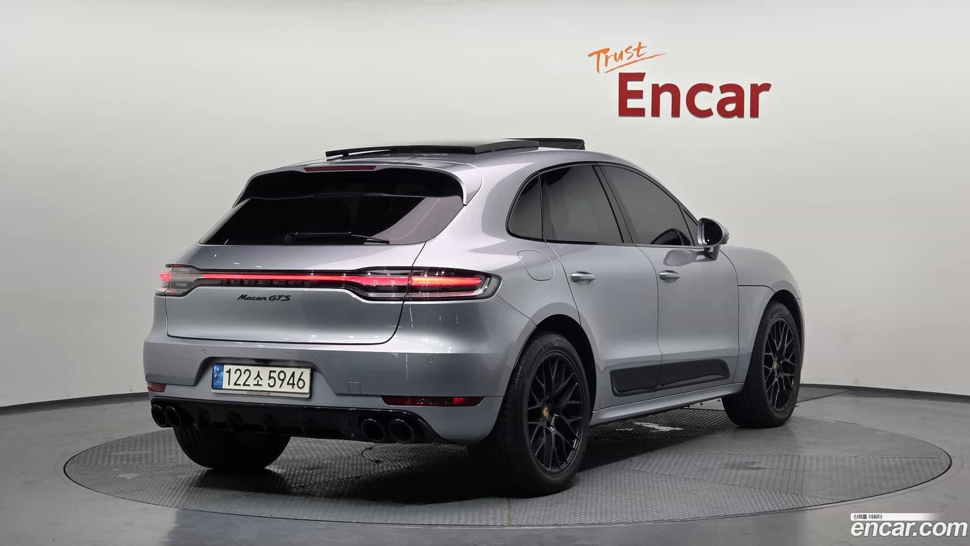 Macan Porsche 2021.11-OUTER-002
