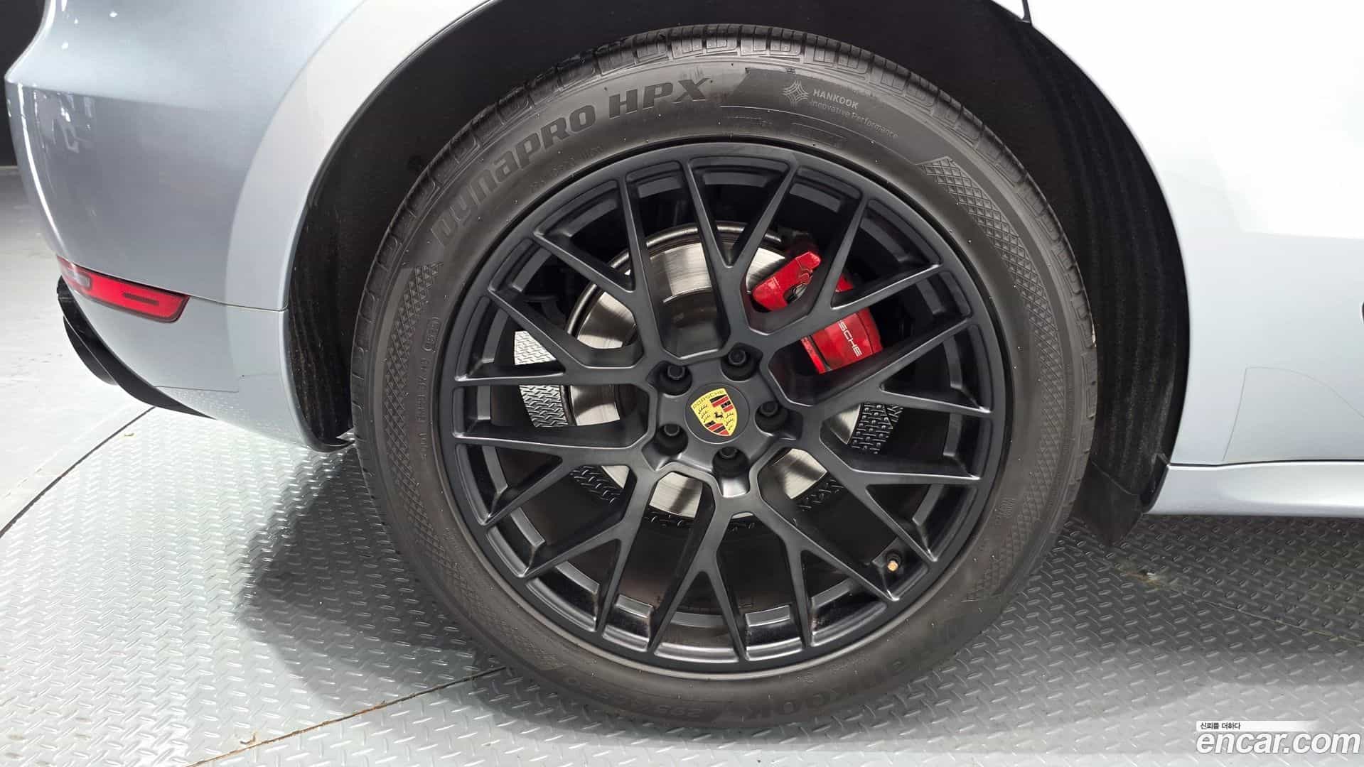 Macan Porsche 2021.11-OUTER-005
