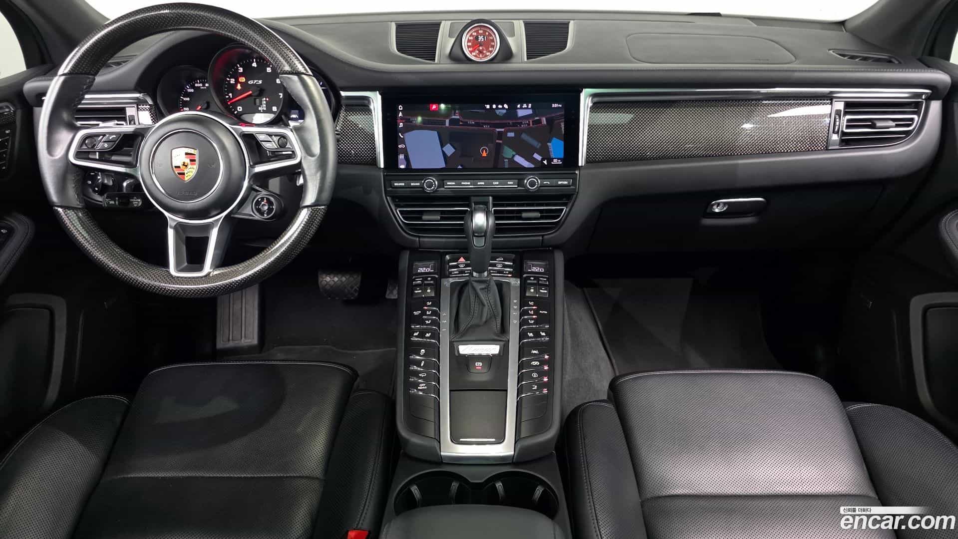 Macan Porsche 2021.11-INNER-007