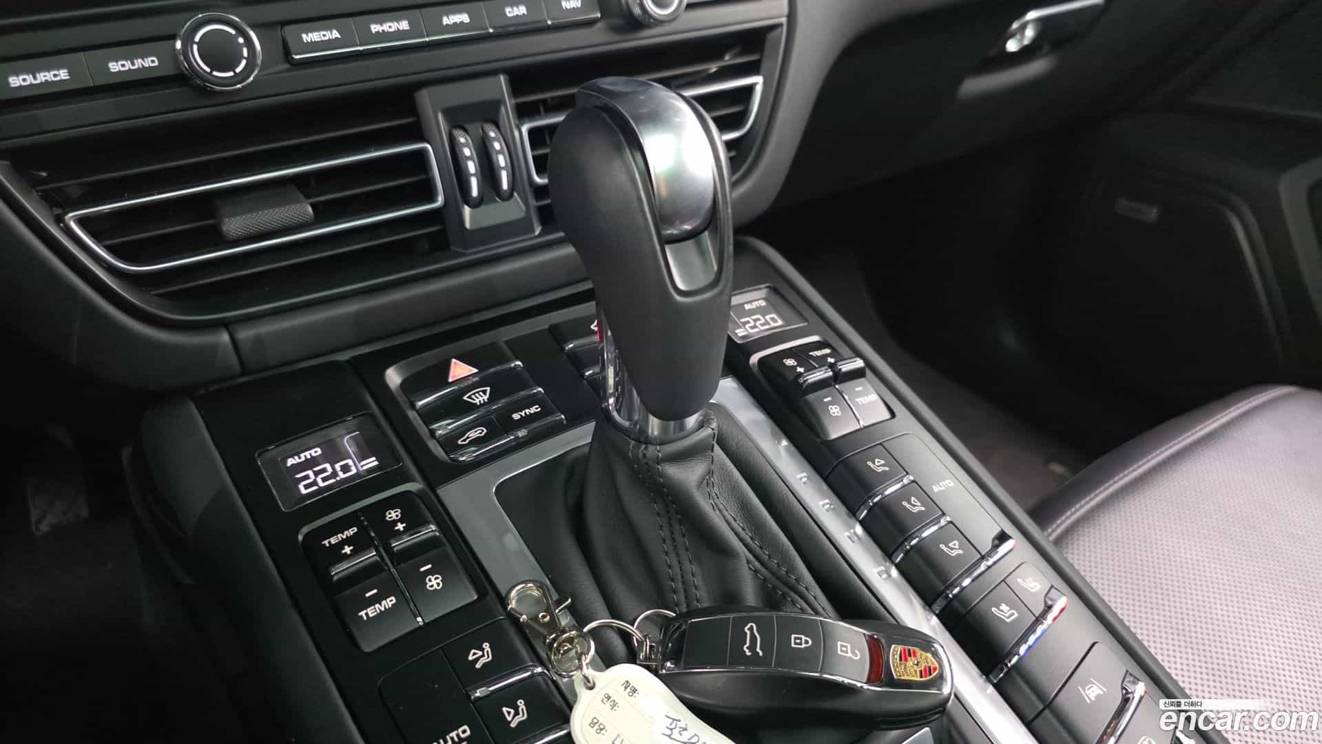 Macan Porsche 2021.11-INNER-009