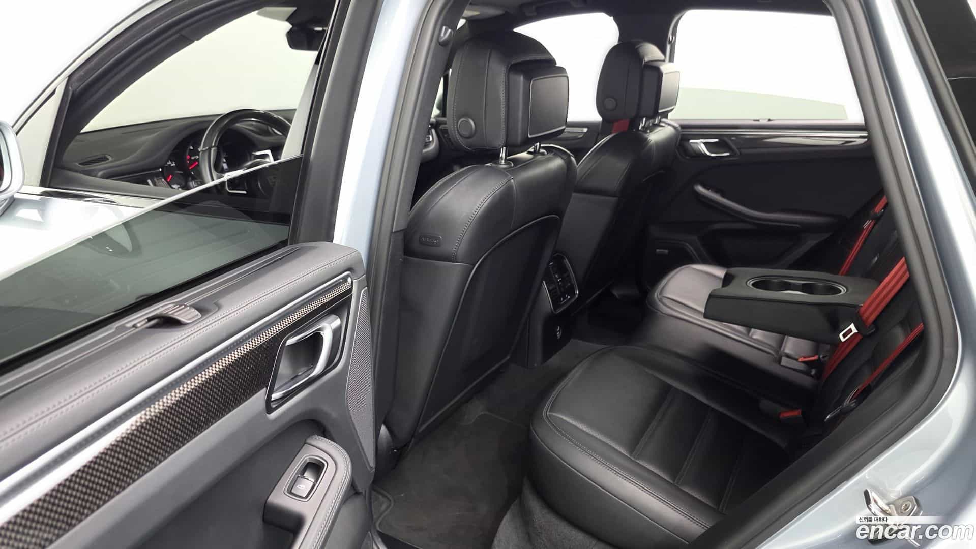 Macan Porsche 2021.11-OPTION-016