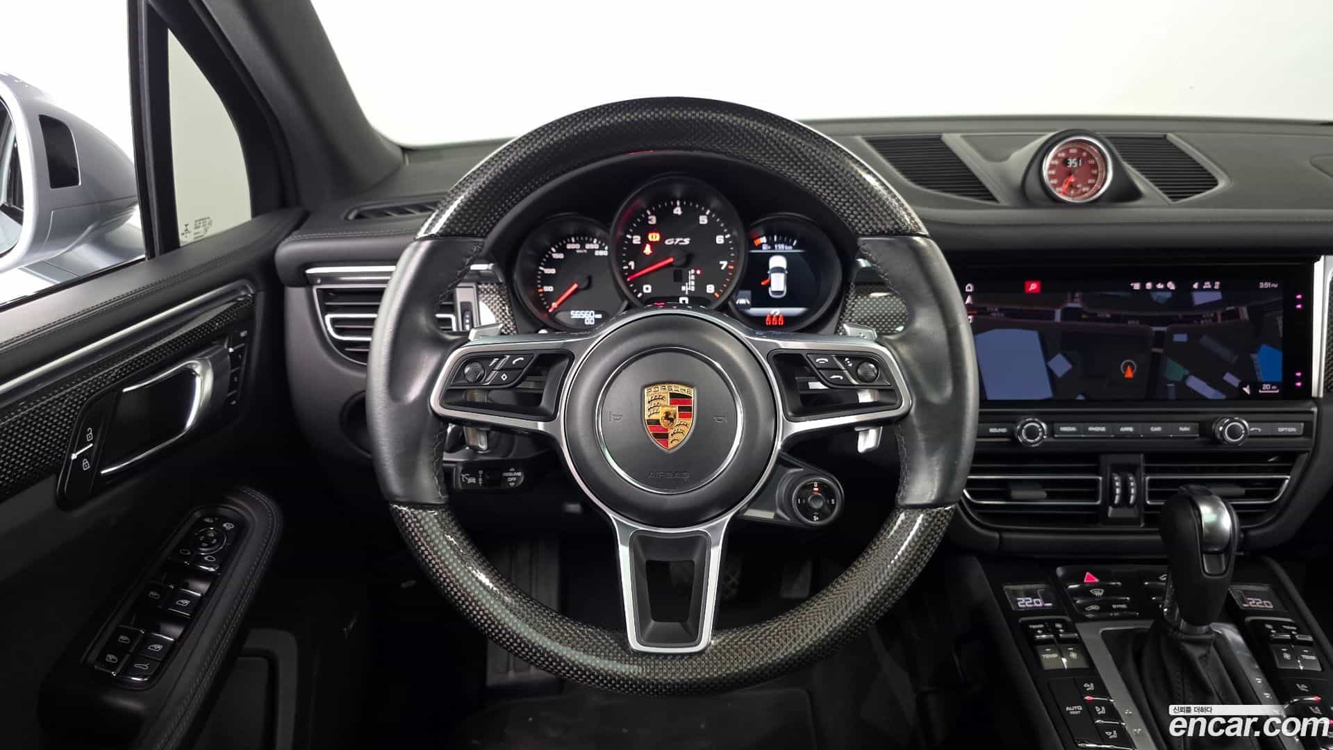 Macan Porsche 2021.11-OPTION-017
