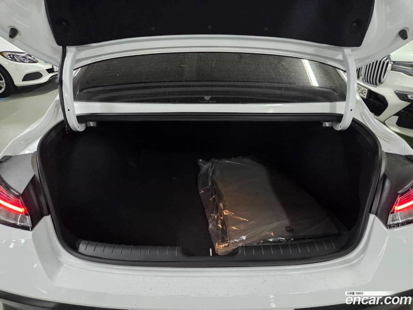 AVANTE Hyundai 2023.10-OPTION-024