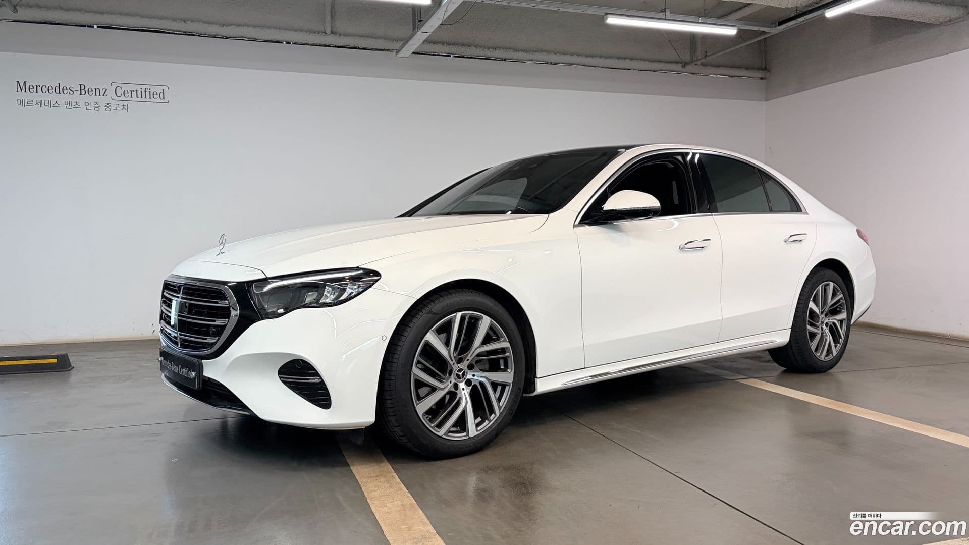 Main__Slider__Photo:E-Class Mercedes-Benz 2024.8-0
