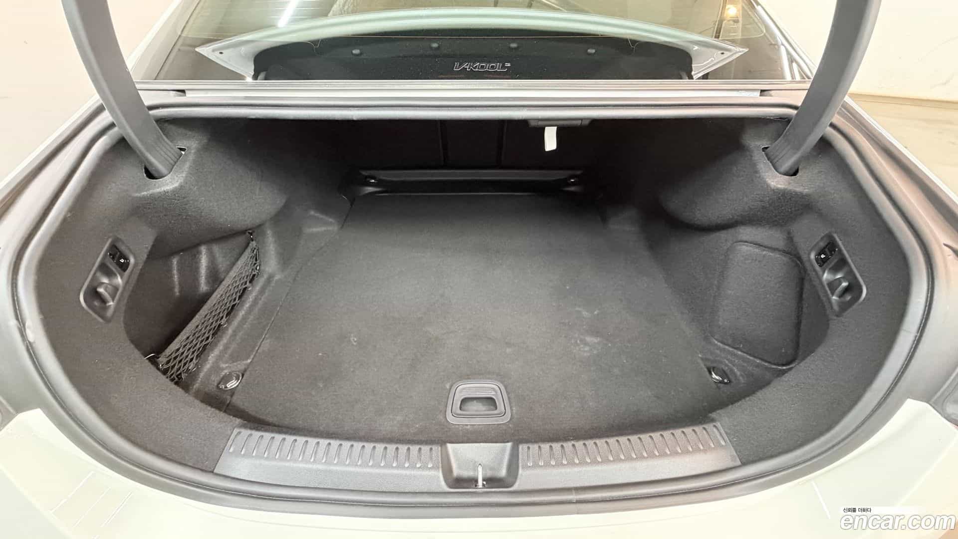 E-Class Mercedes-Benz 2024.8-OPTION-023