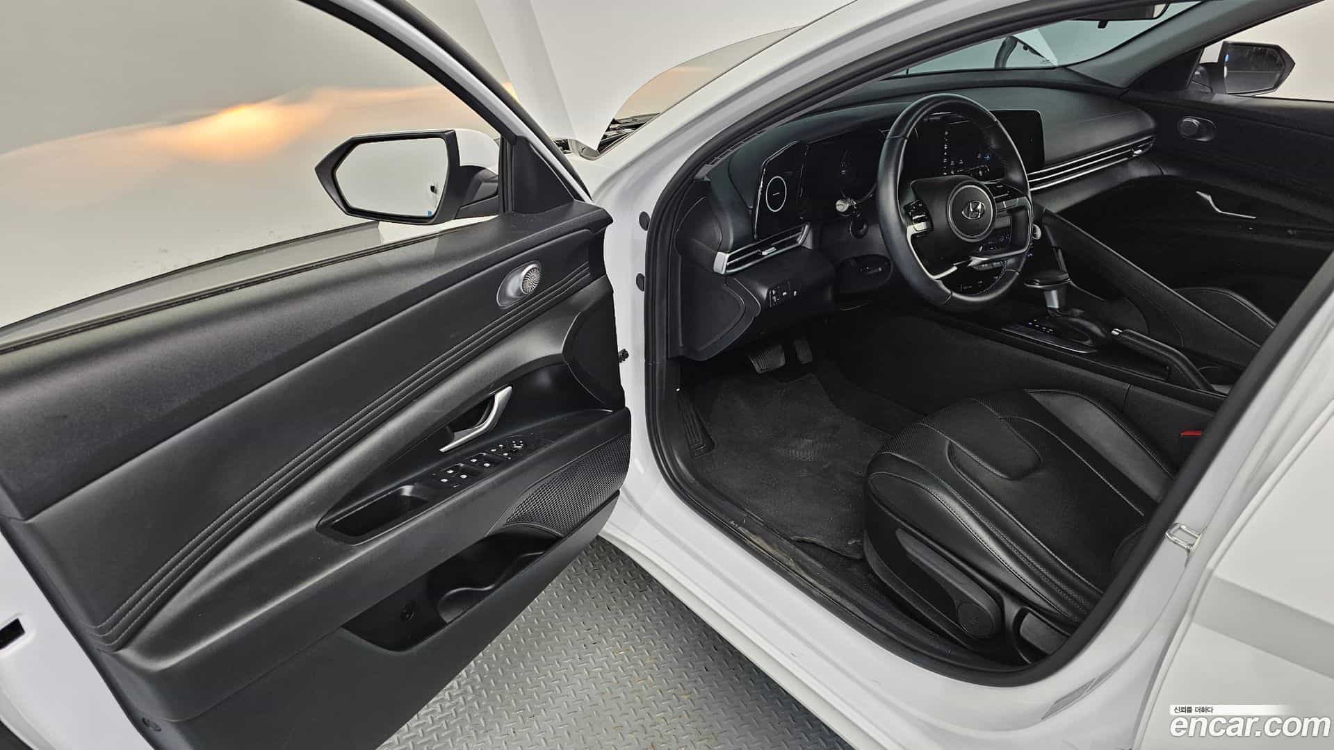 AVANTE Hyundai 2023.1-INNER-010