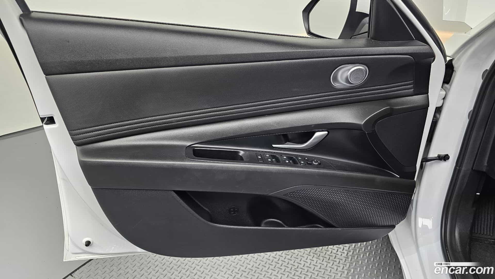 AVANTE Hyundai 2023.1-INNER-034