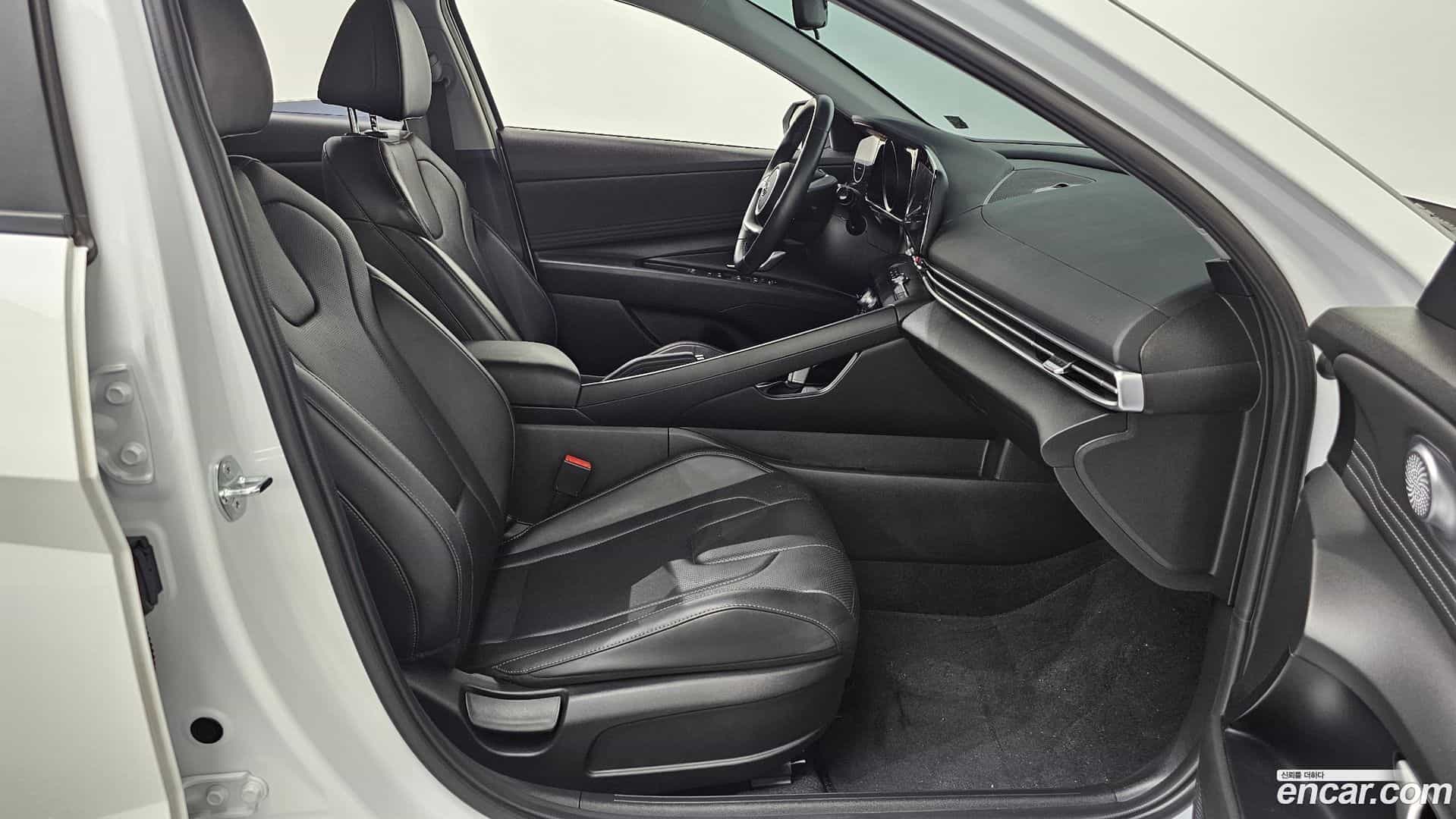 AVANTE Hyundai 2023.1-INNER-036