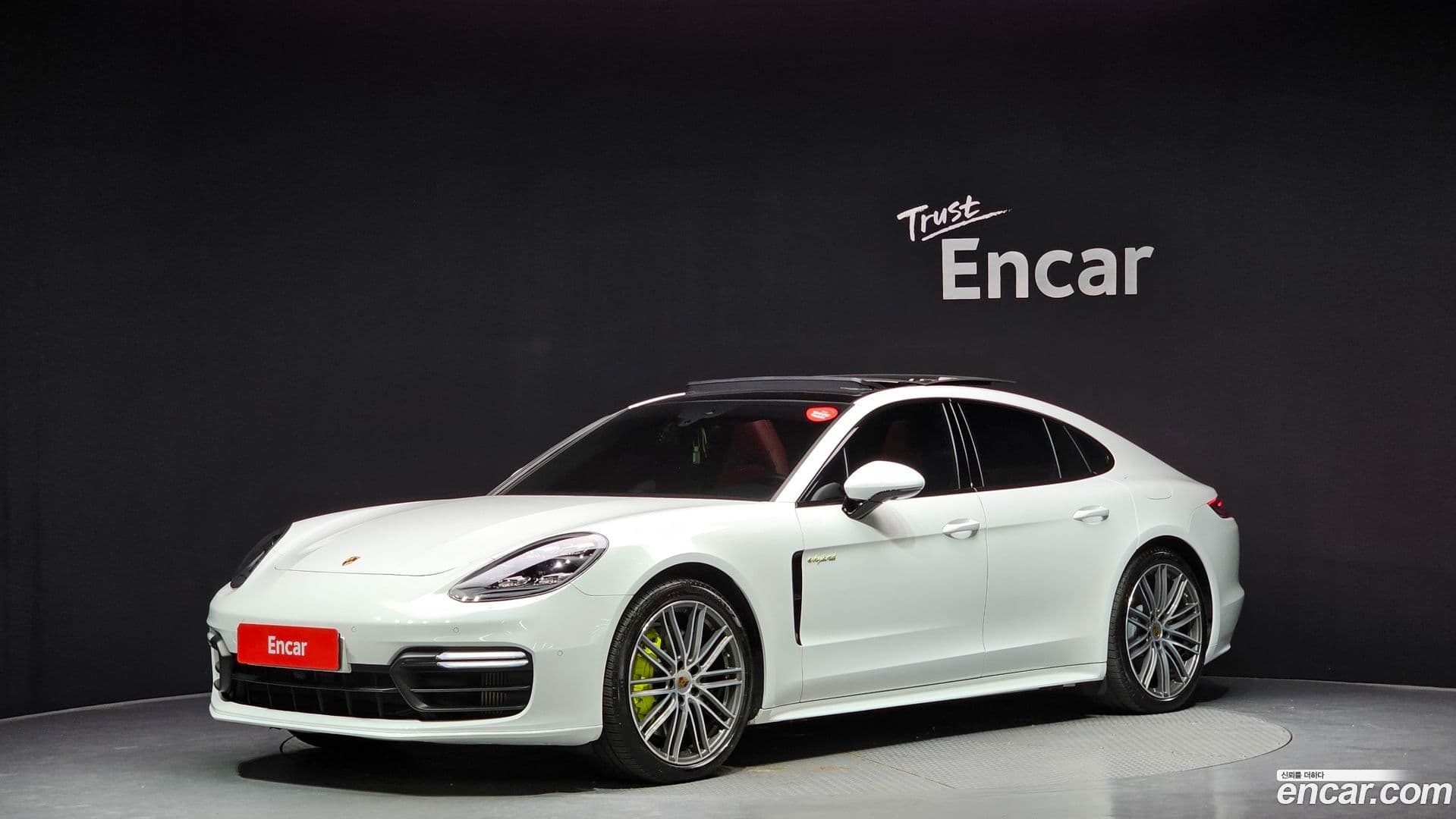 Main__Slider__Photo:Panamera Porsche 2018.11-0