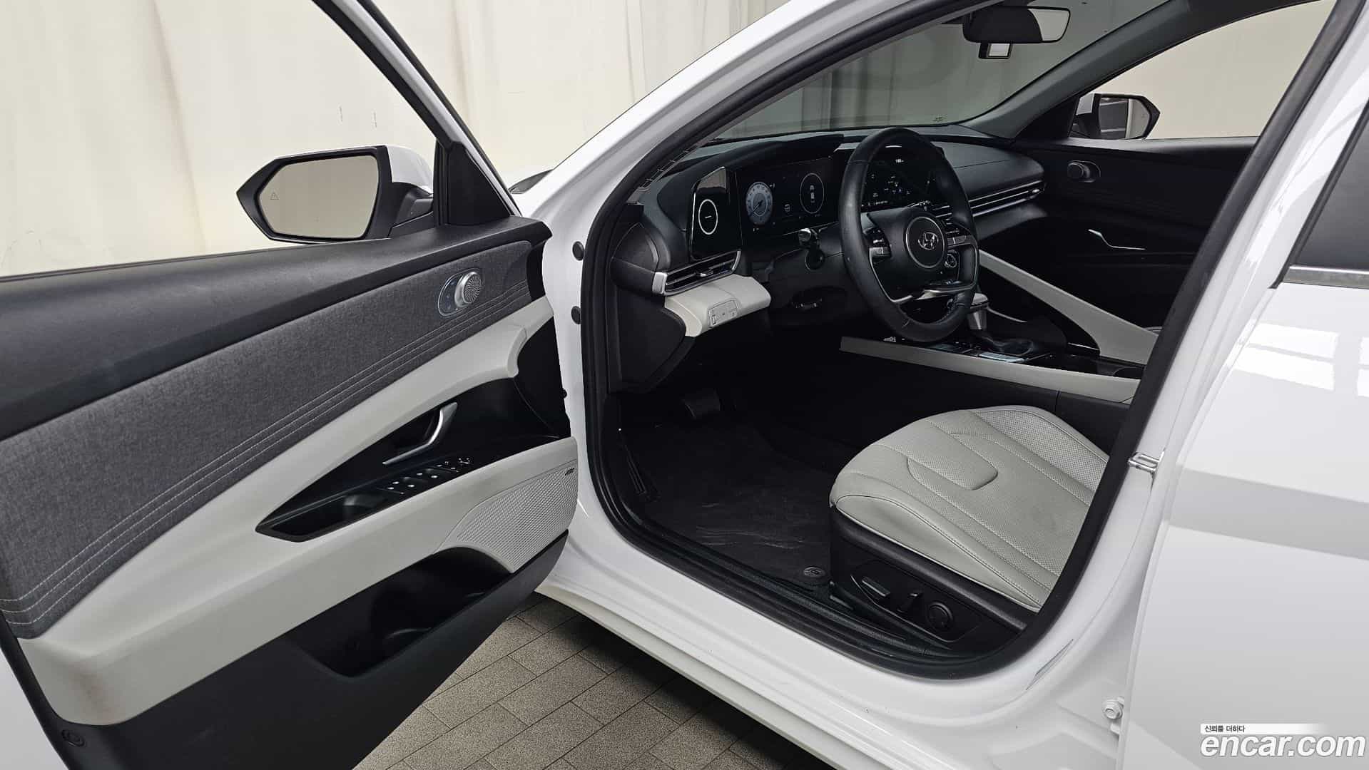 AVANTE Hyundai 2022.0-INNER-010