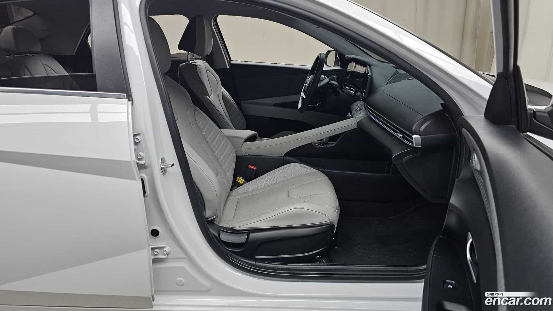 AVANTE Hyundai 2022.0-OPTION-015