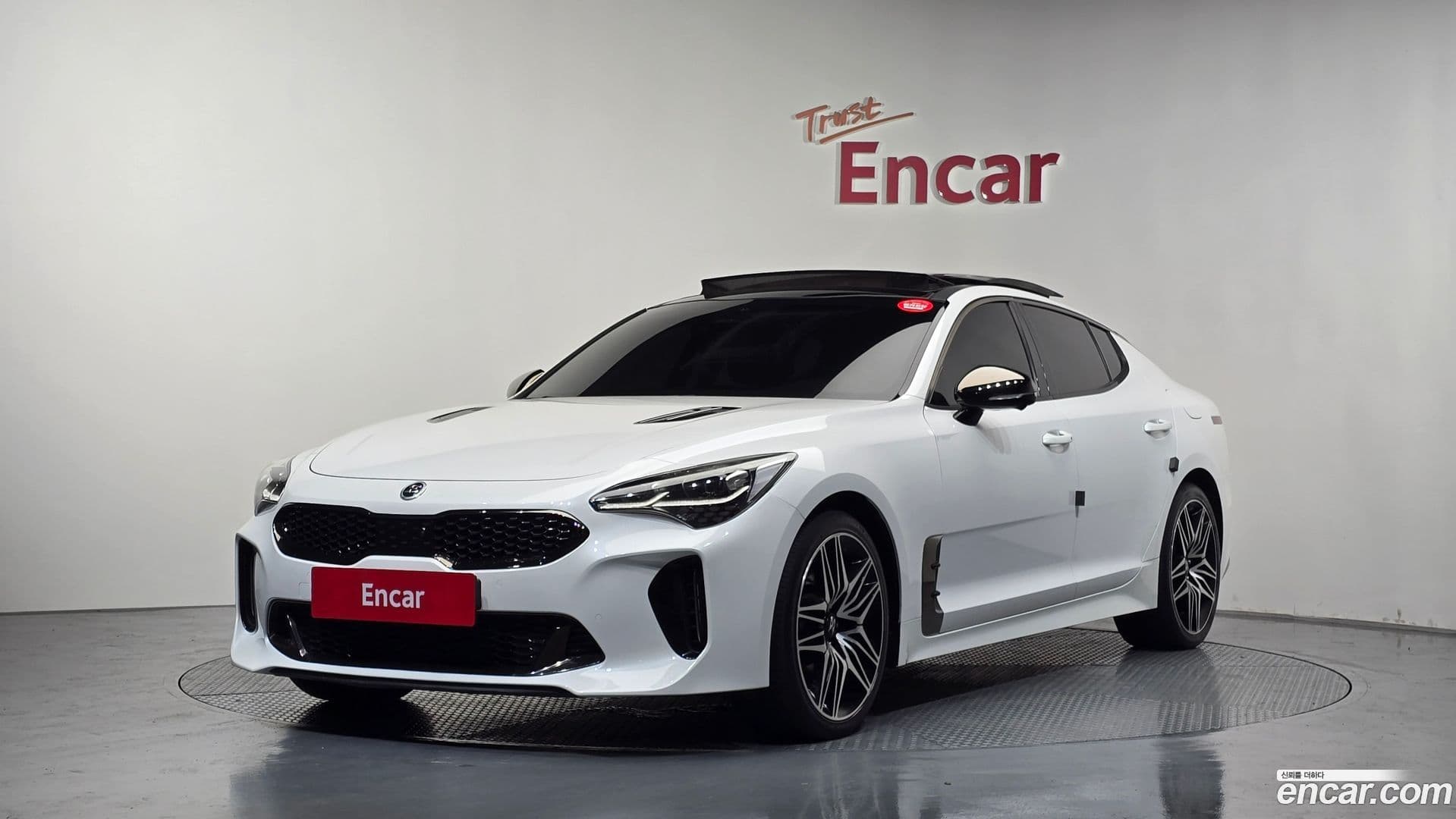 Main__Slider__Photo:Stinger Kia 2021.1-0