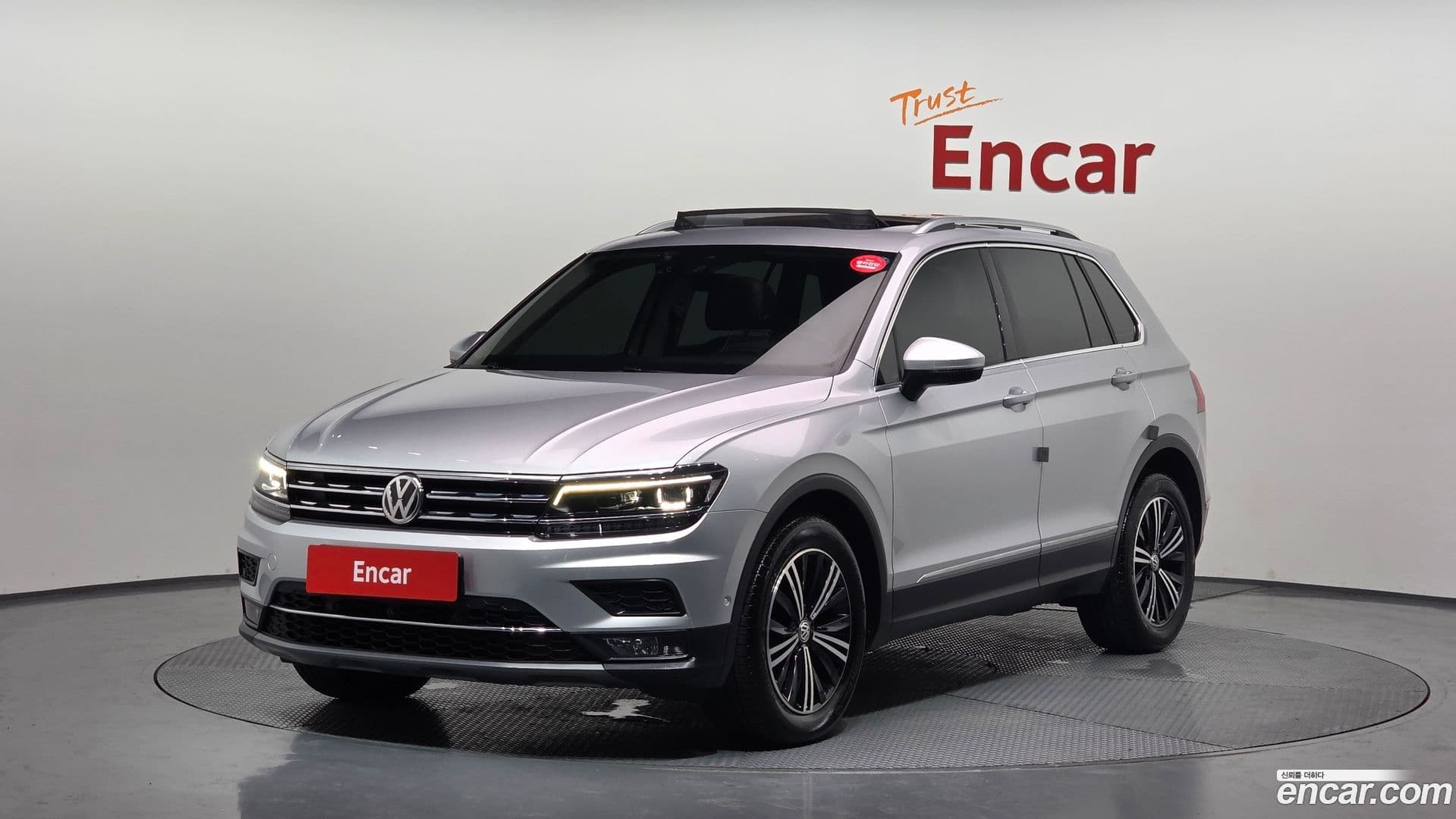 Main__Slider__Photo:Tiguan Volkswagen 2020.9-0