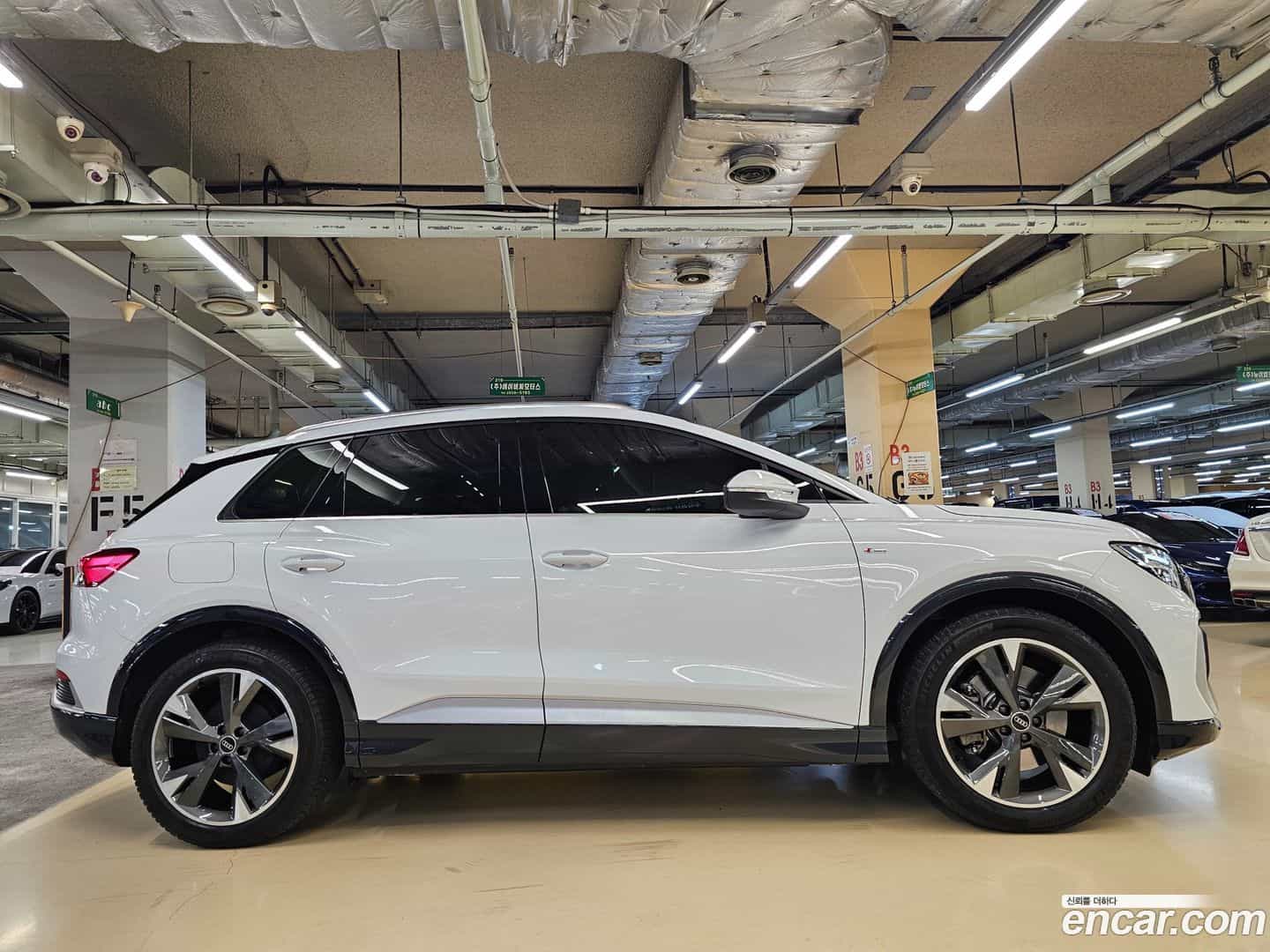 Q4 e-tron Audi 2022.8-OPTION-022