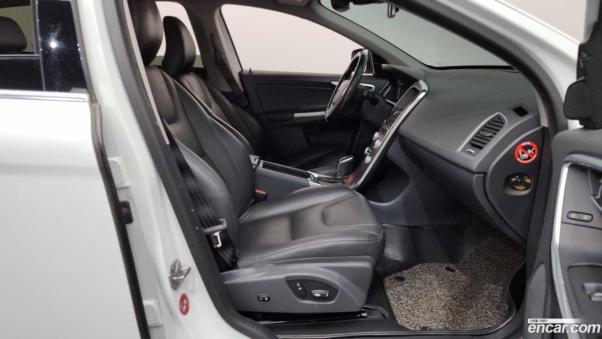 XC60 Volvo 2017.5-INNER-036