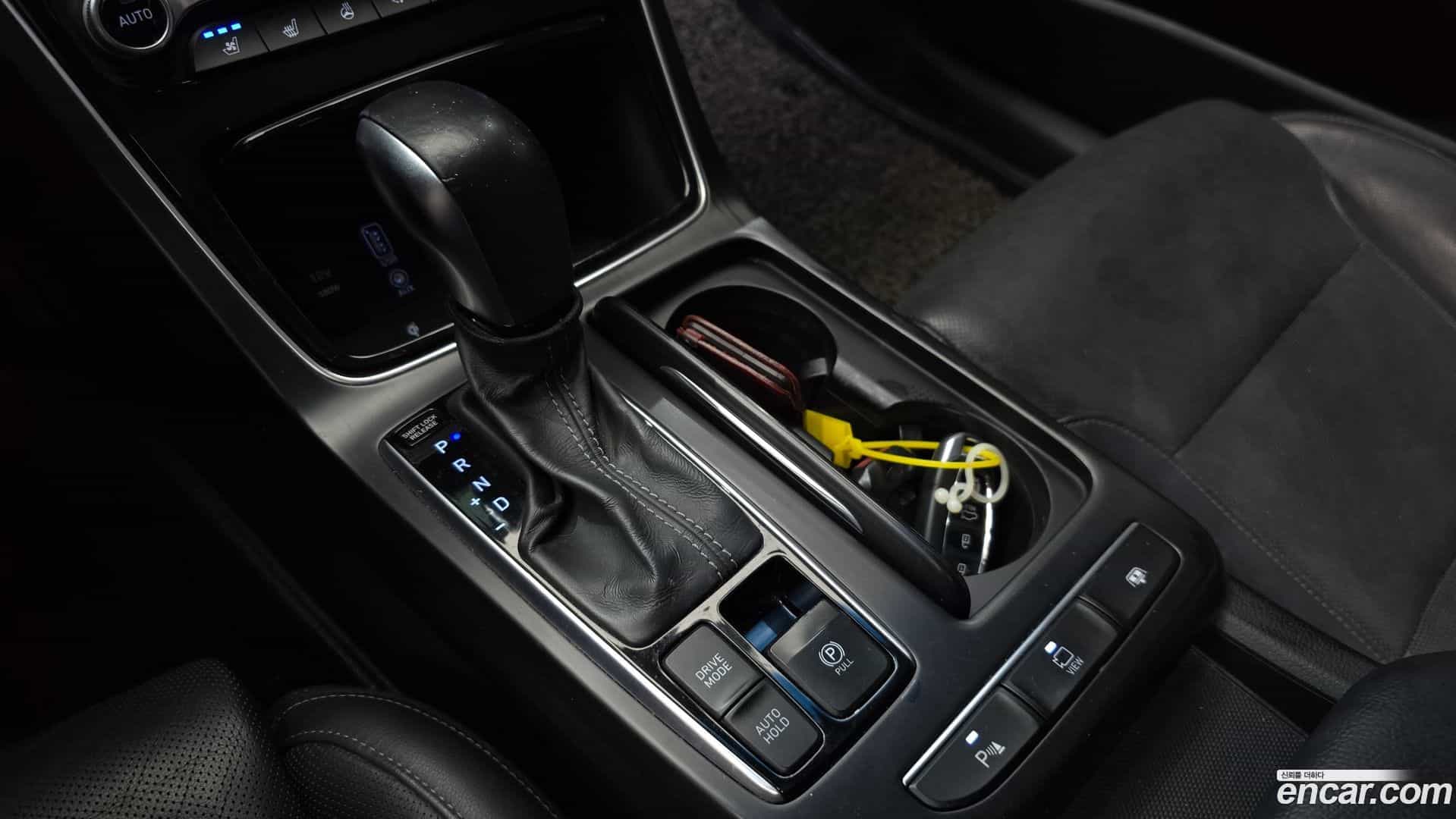 Grandeur Hyundai 2017.1-INNER-009