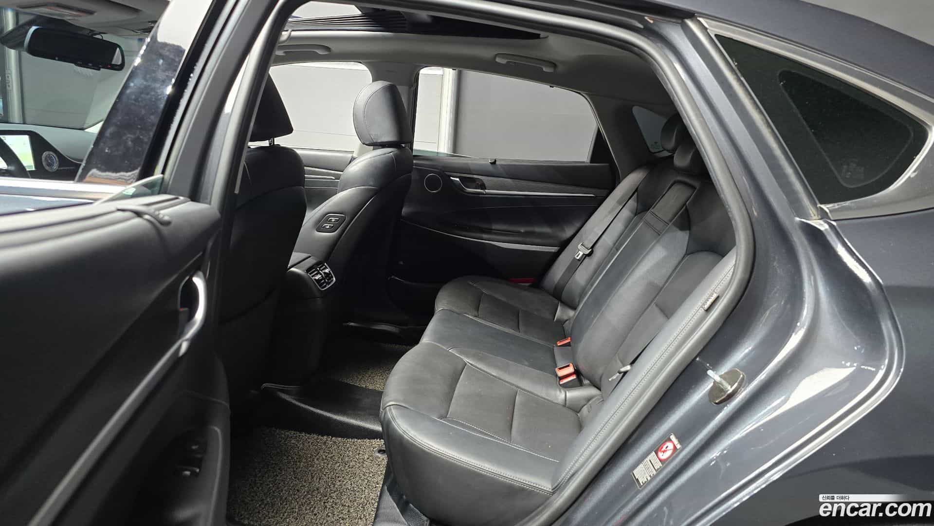 Grandeur Hyundai 2017.1-OPTION-016