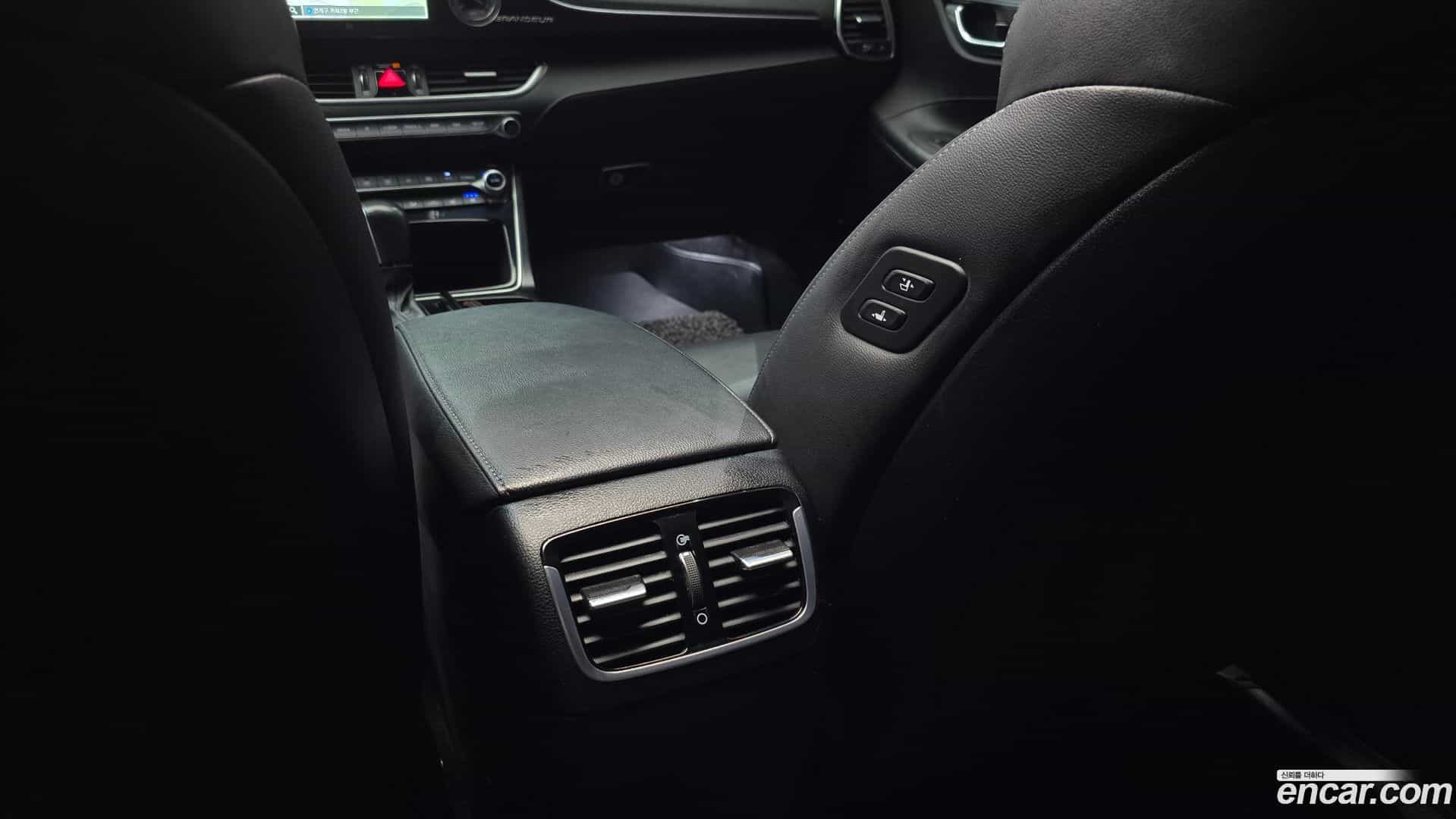 Grandeur Hyundai 2017.1-OPTION-023