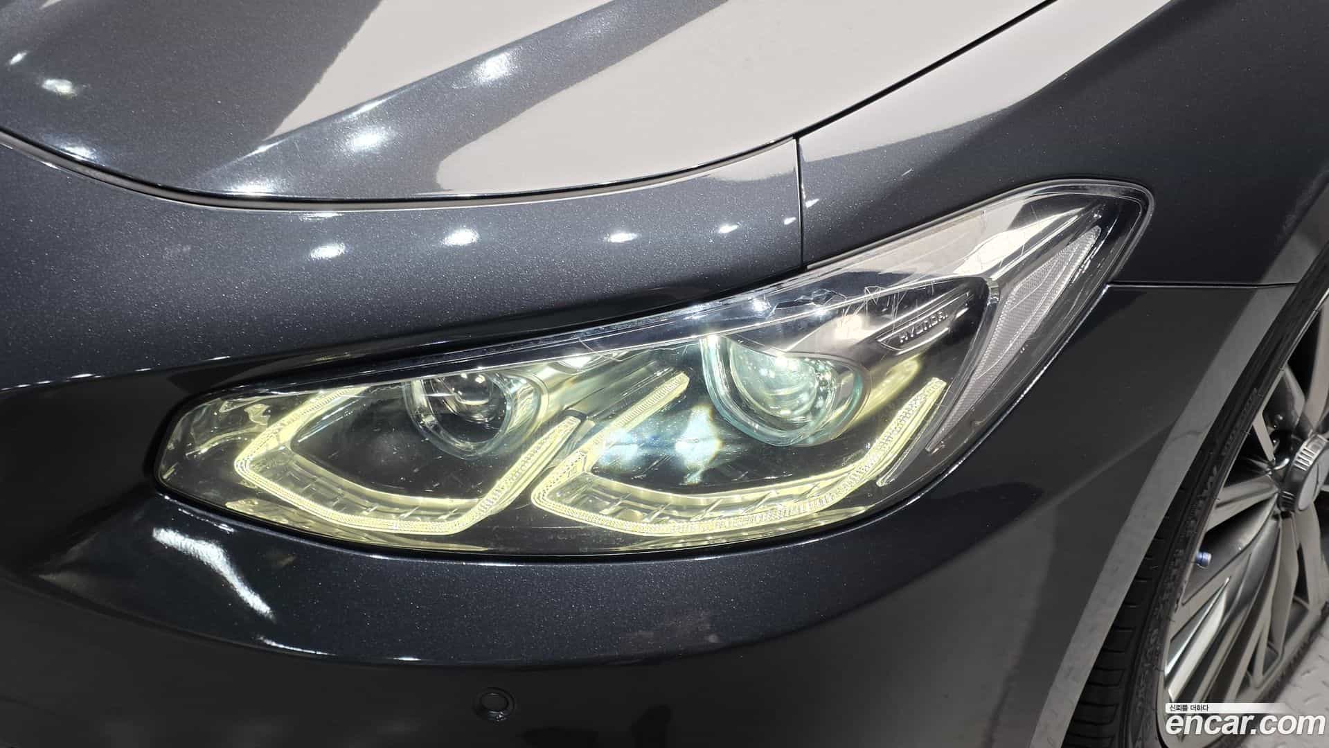 Grandeur Hyundai 2017.1-OUTER-032