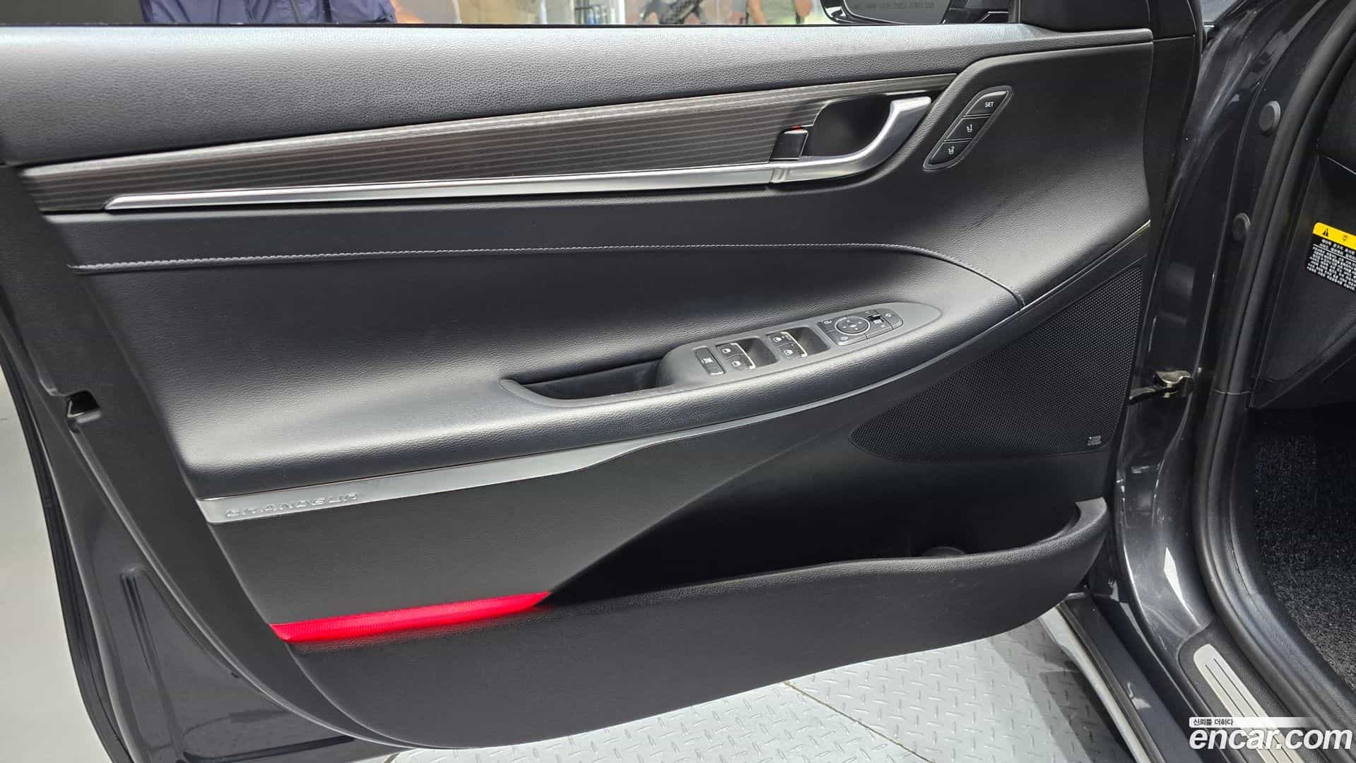 Grandeur Hyundai 2017.1-INNER-034