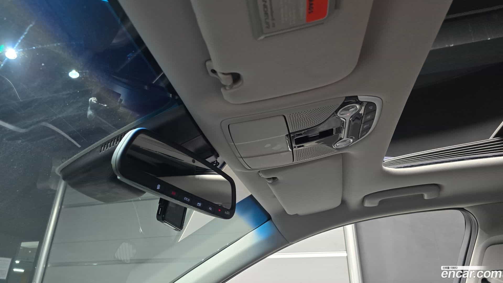 Grandeur Hyundai 2017.1-OPTION-041
