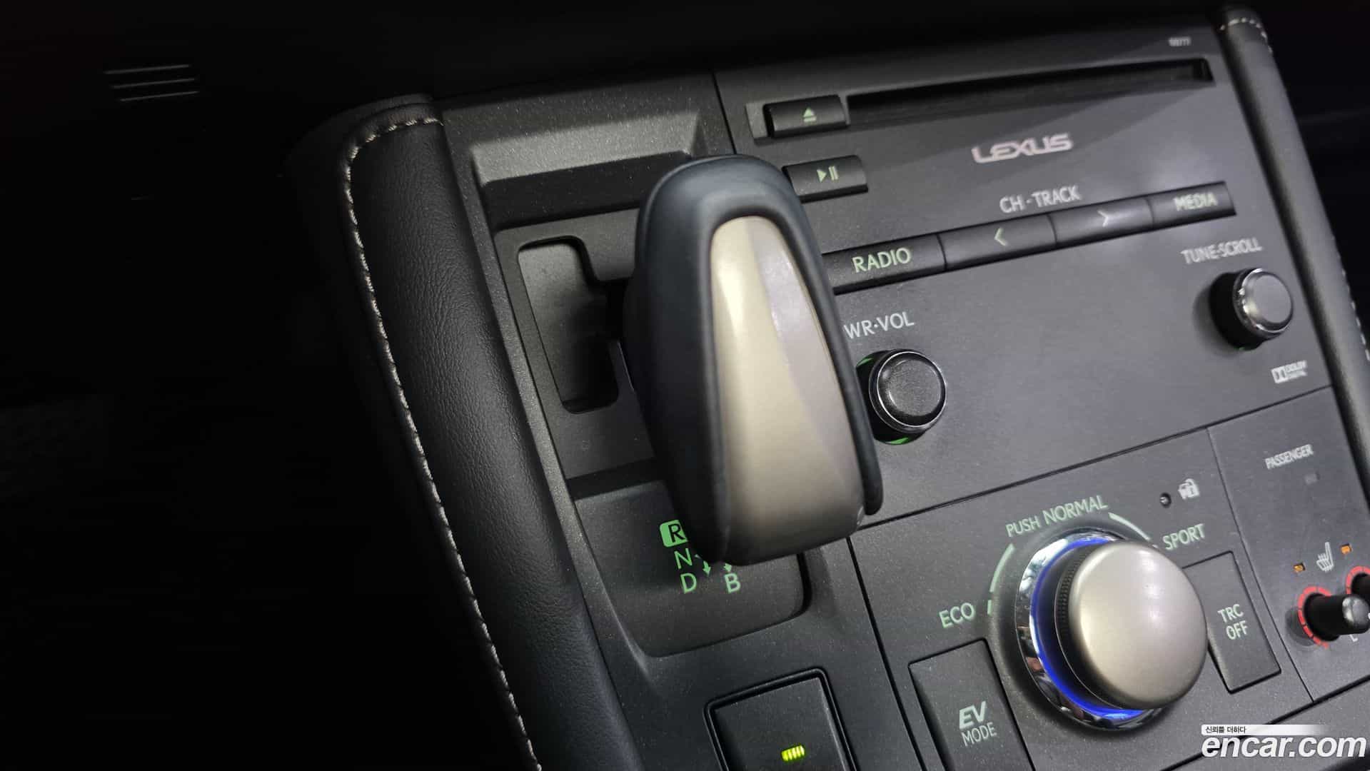 CT200h Lexus 2017.10-INNER-009