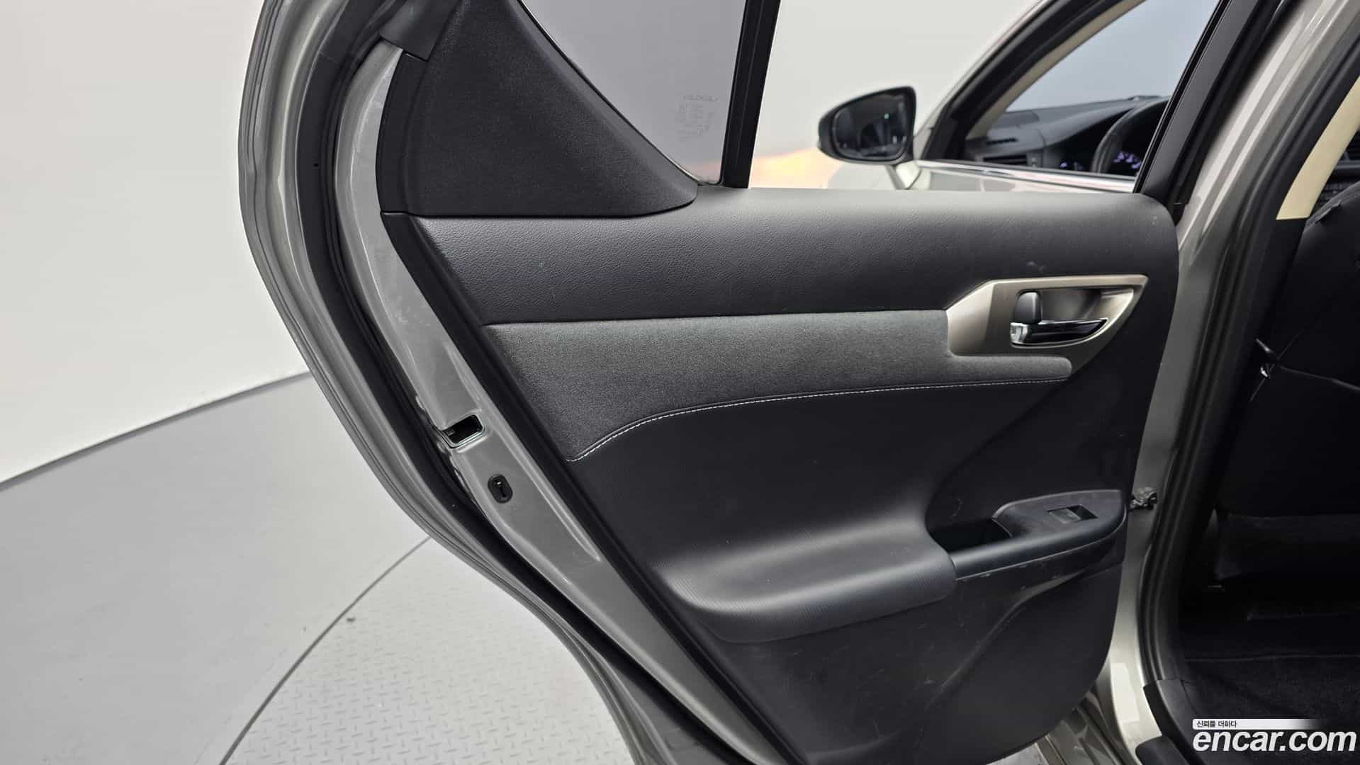 CT200h Lexus 2017.10-INNER-034