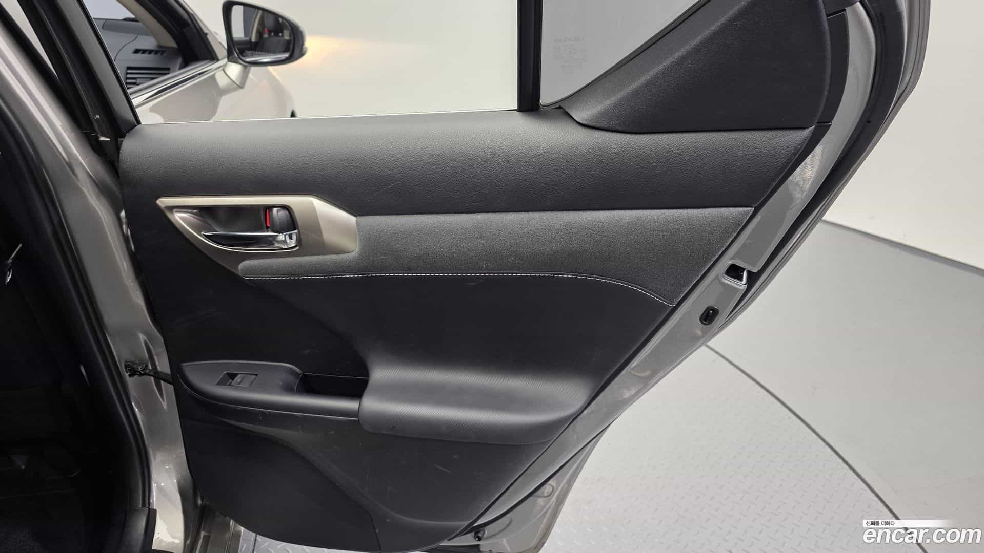 CT200h Lexus 2017.10-INNER-035